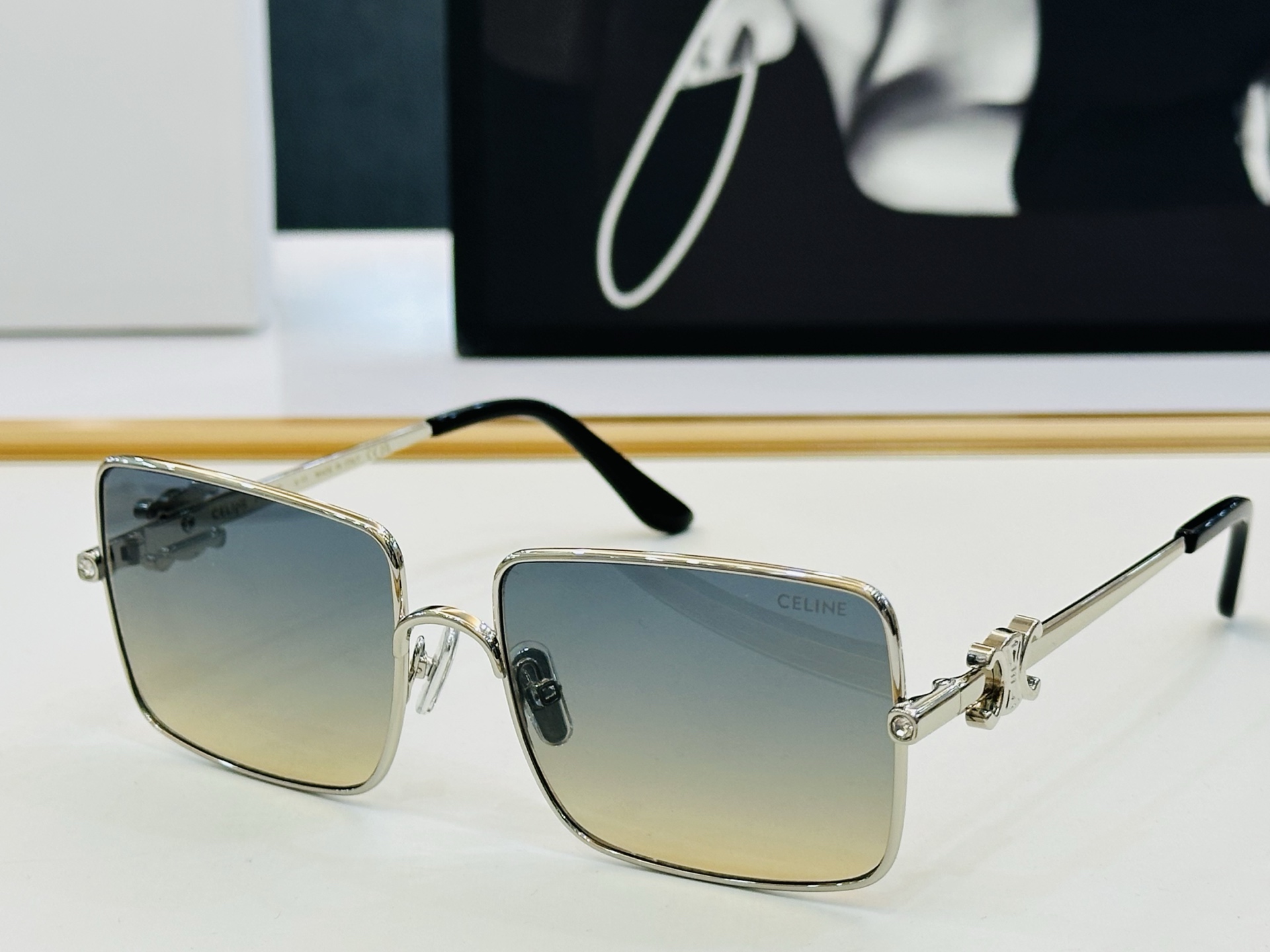 【CELINE】赛琳 CL42102U Size：57口17-143 一直热销的款式 欧美风 光泽度好 