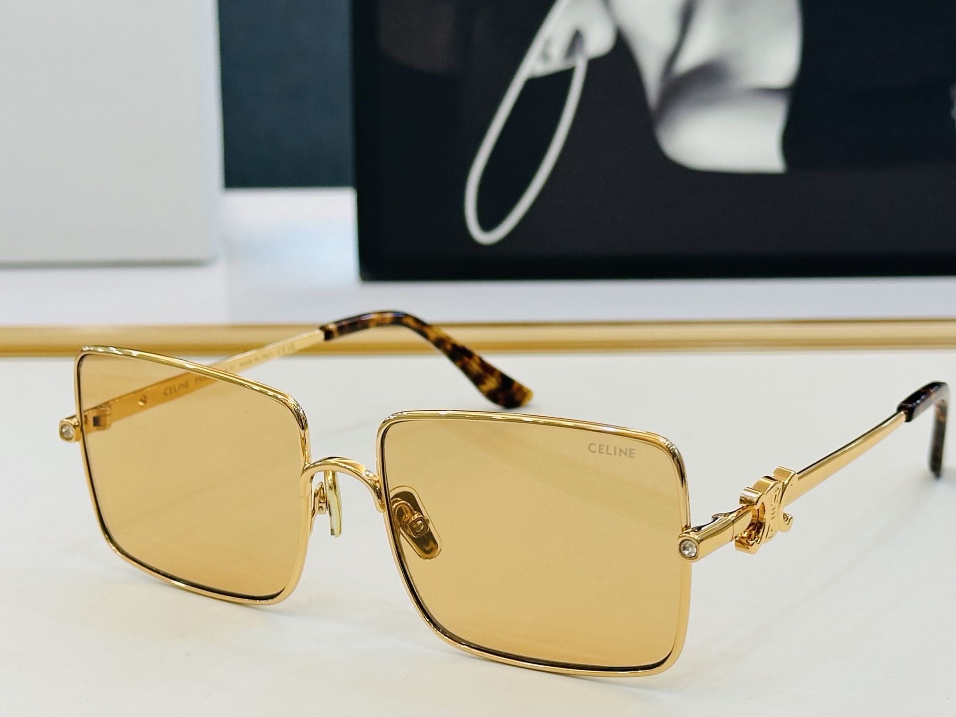 【CELINE】赛琳 CL42102U Size：57口17-143 一直热销的款式 欧美风 光泽度好 