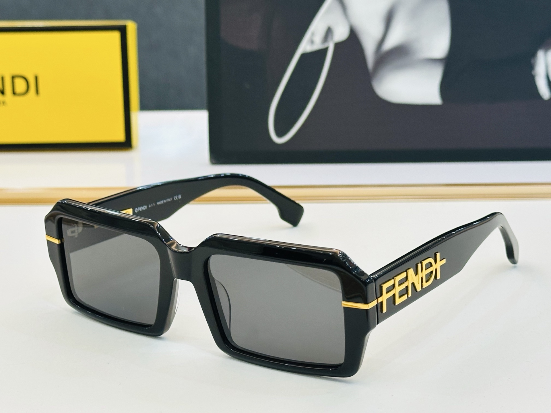 官网款 FenD* 芬家 原单时尚拉风太阳镜 FE40073U Size：54口20-145 F最好搭配