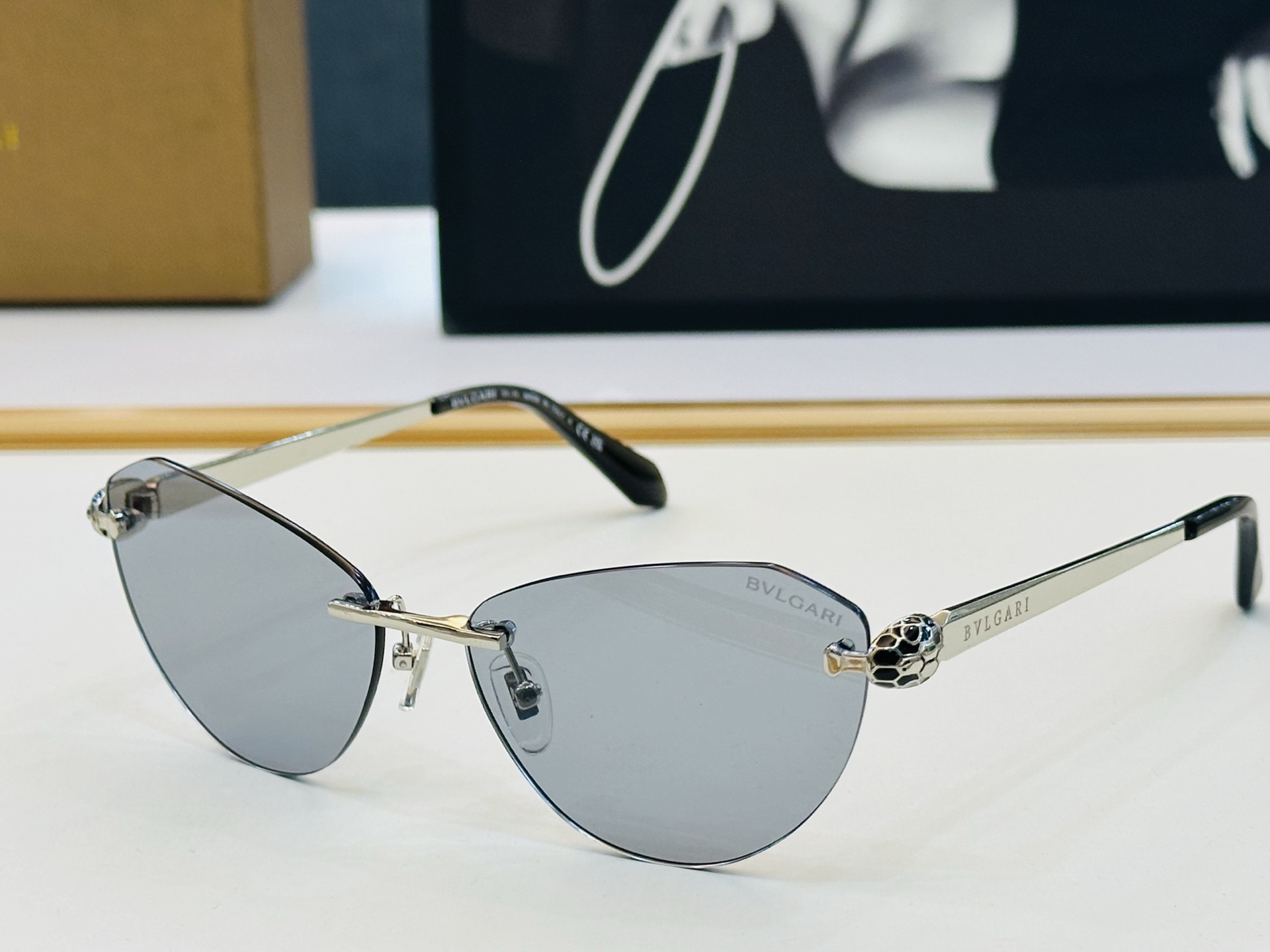 🆕款 官网同售 宝格家 BV50042U  👍 Size ：57口15-140 绝对要买😎品质非常完美 