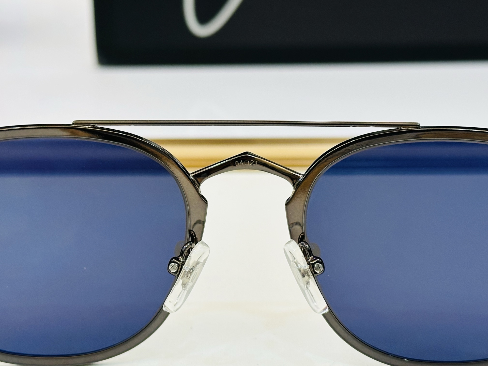 Cartie* 卡家 太阳镜 CT0012S Size：54口21-145 电镀工艺精湛气质十足！CC男