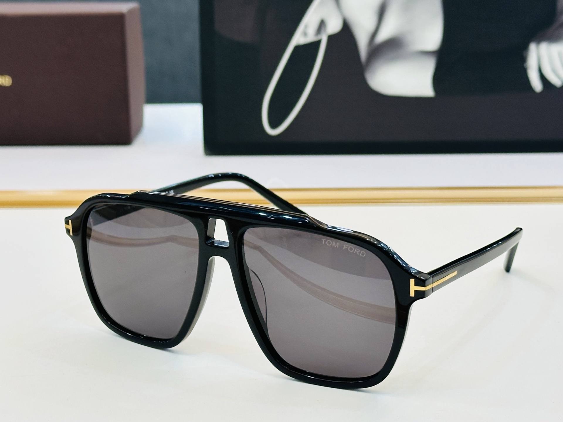 NO:366454,TOM FOR* Tom's official website new FT1209 Size56 14-145 classic fashion C adopts the most popular color glasses sunglasses sunglasses, glasses, tom ford19860909TOM FOR* 汤姆家 官网新款 FT1209 Size56口14-145经典时尚 C采用时下最流行片色 眼镜墨镜太阳镜,眼镜,tom ford,glasses