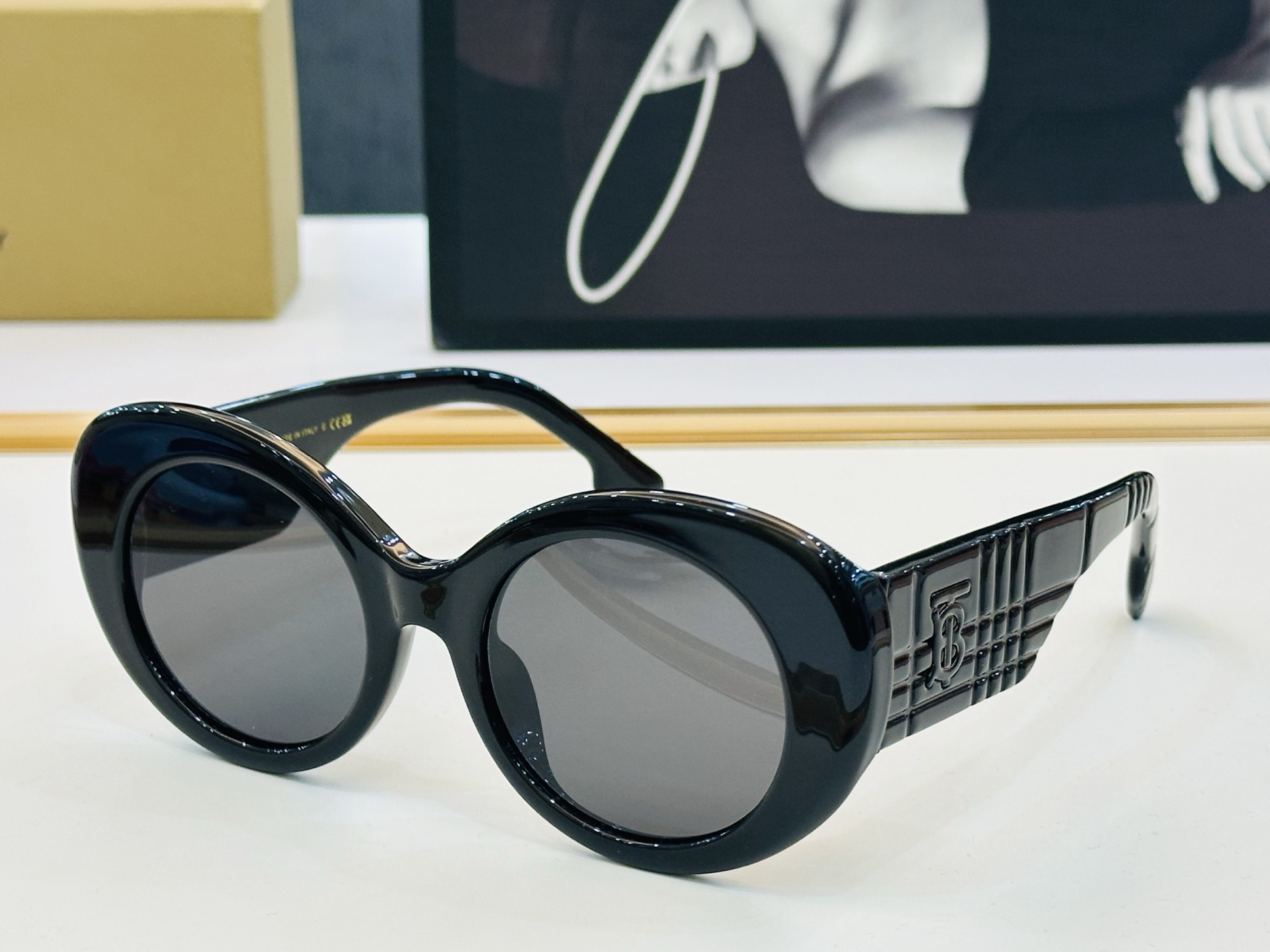 高品质✨BURBERR*✨ 巴家 BE4743 Size：52口21-145 女款太阳眼镜得意 愉快 L