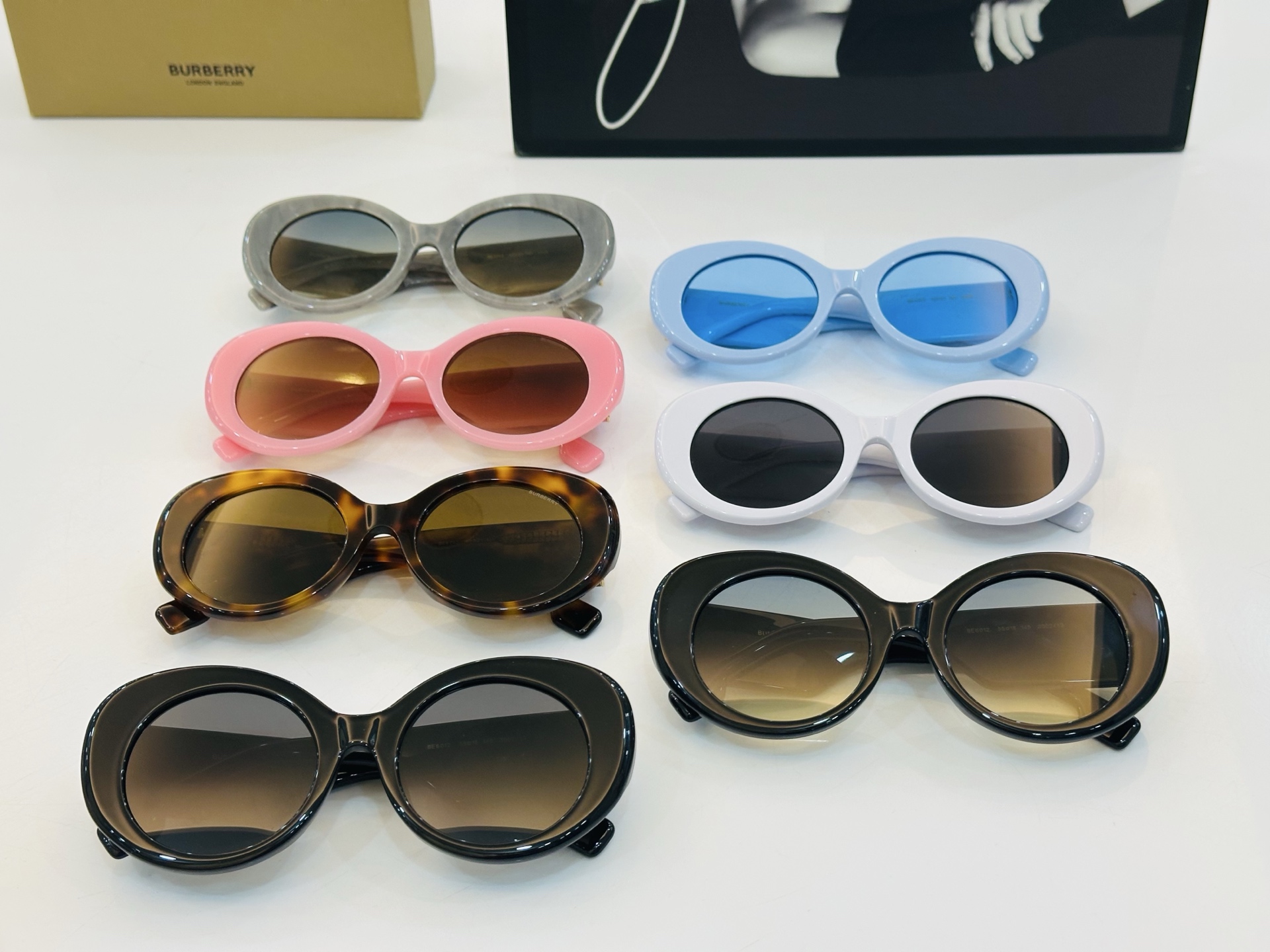 高品质✨BURBERR*✨ 巴家 BE4743 Size：52口21-145 女款太阳眼镜得意 愉快 L