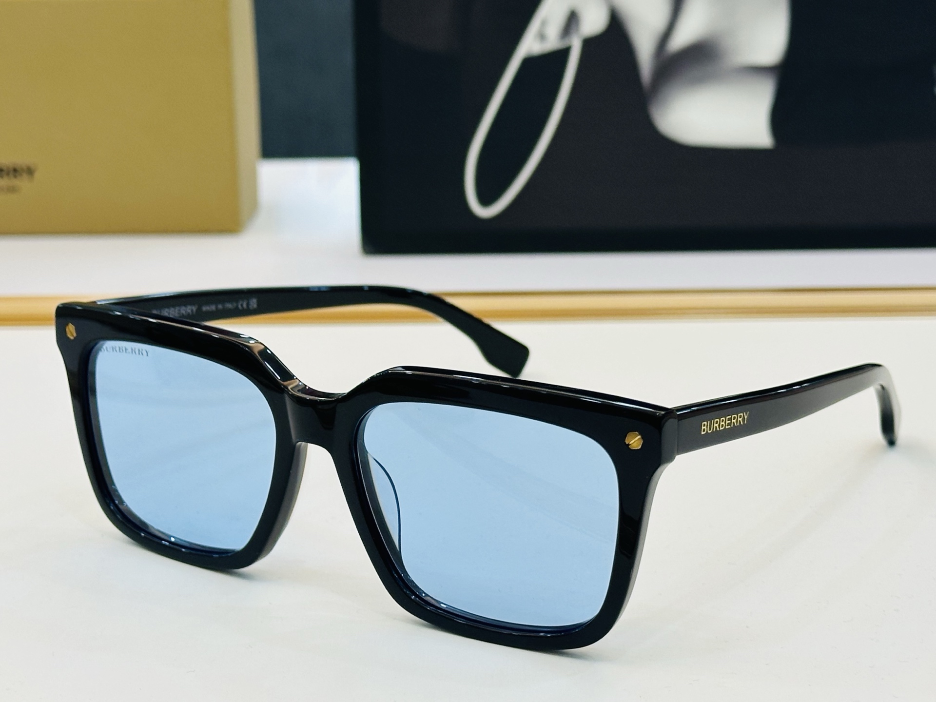 高品质✨BURBERR*✨ 巴家 BE4337 Size：56口19-145 女款太阳眼镜得意 愉快 L