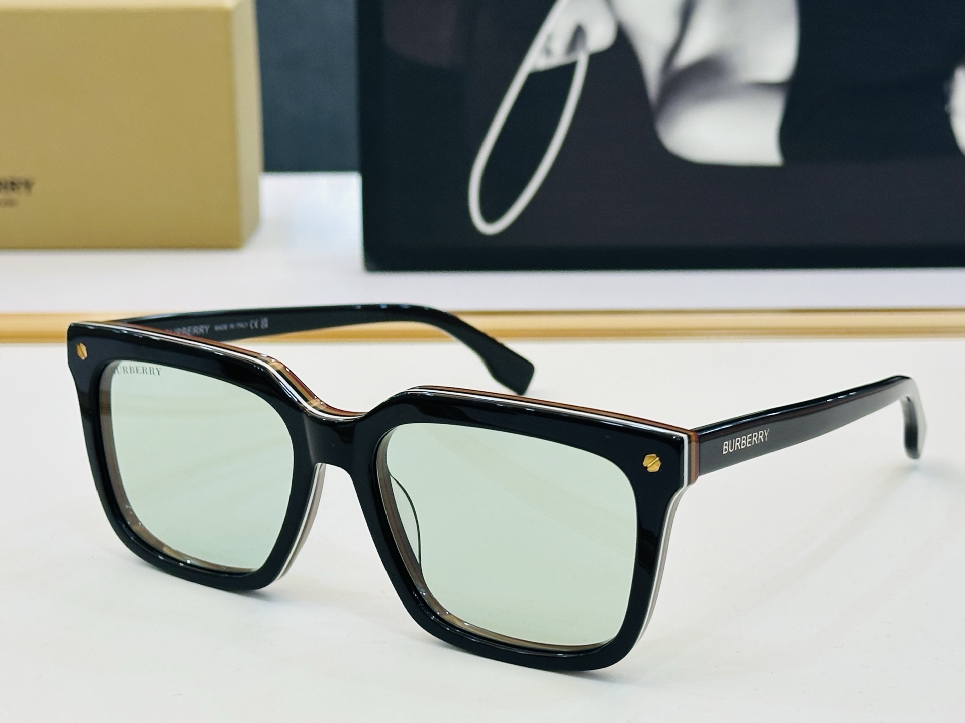 高品质✨BURBERR*✨ 巴家 BE4337 Size：56口19-145 女款太阳眼镜得意 愉快 L
