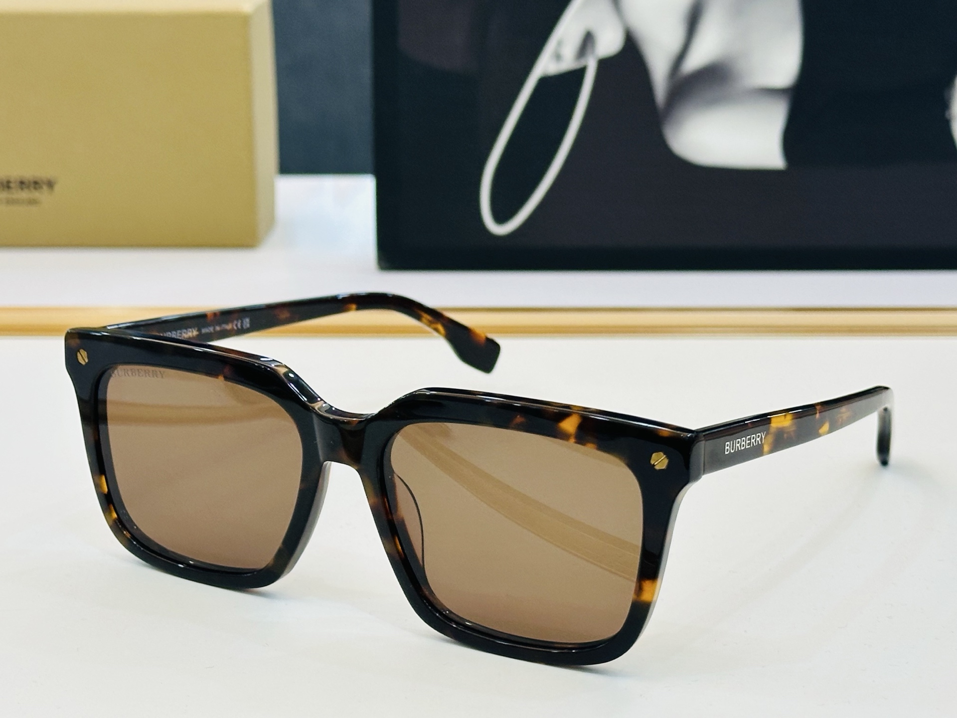 高品质✨BURBERR*✨ 巴家 BE4337 Size：56口19-145 女款太阳眼镜得意 愉快 L