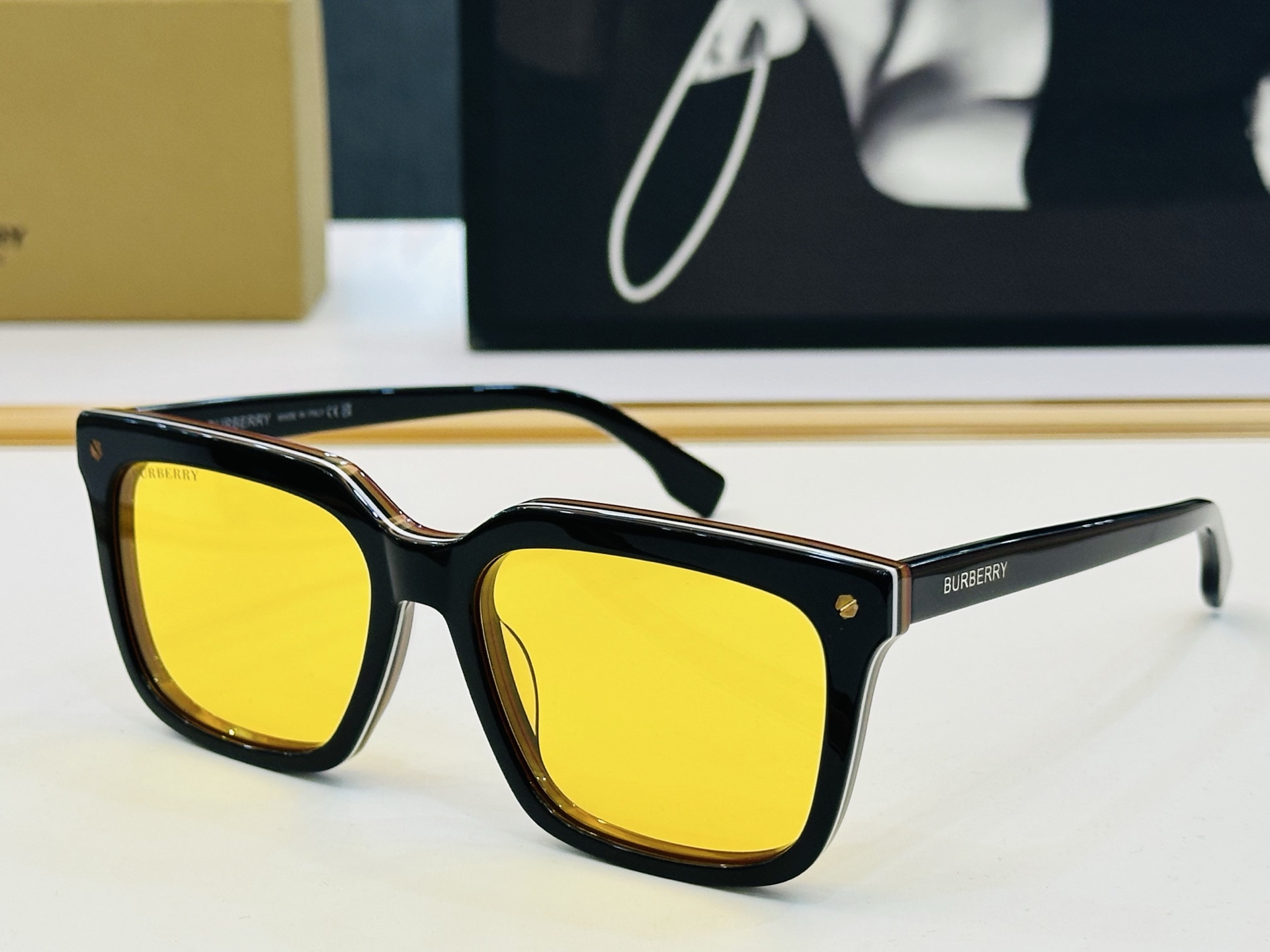 高品质✨BURBERR*✨ 巴家 BE4337 Size：56口19-145 女款太阳眼镜得意 愉快 L