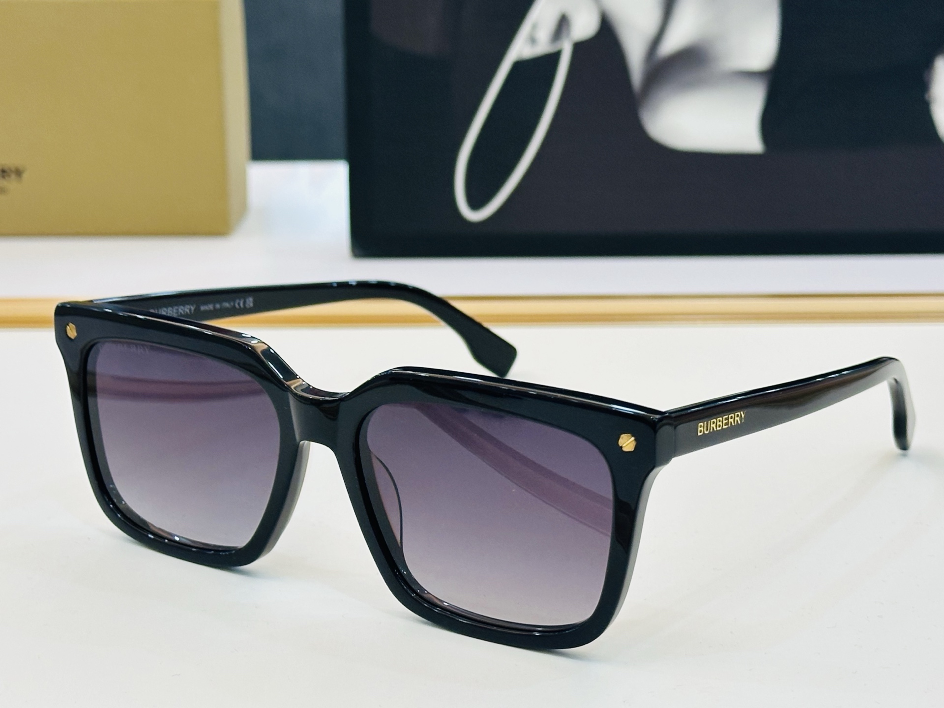 高品质✨BURBERR*✨ 巴家 BE4337 Size：56口19-145 女款太阳眼镜得意 愉快 L