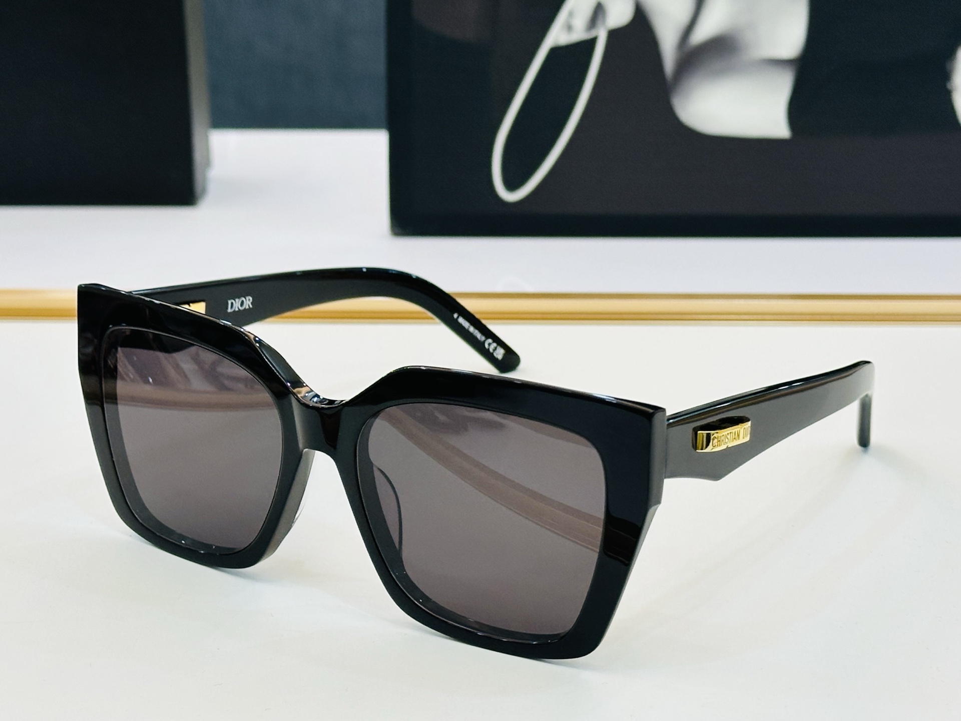 🔻🔻🔻DIO* CDICon S5F 迪家 Size：55口18-145  😎🔆。。搭配镜腿精致配饰 w