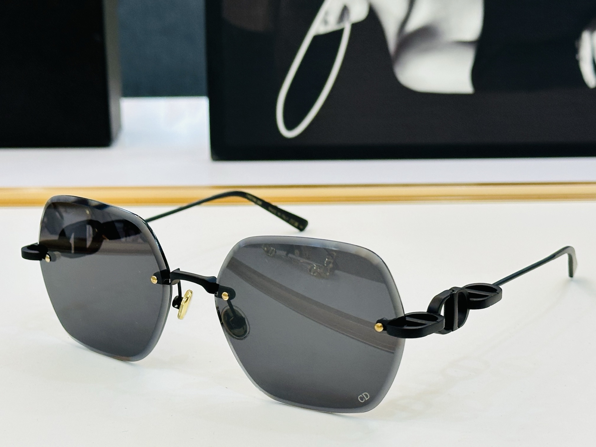 🔻🔻🔻DIO* 迪家 49UCR Size：61口17-130 春夏款墨镜 😎🔆。。搭配镜腿精致 bm官