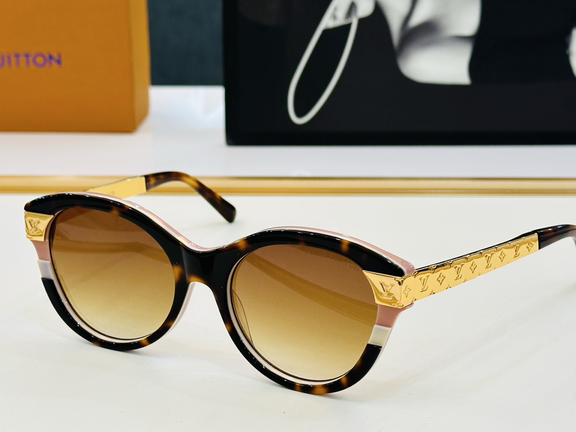 路易家 🎩Z1857E Size：55口19-145    充满活力的 展现独特个性🌟展现大气的你 J高