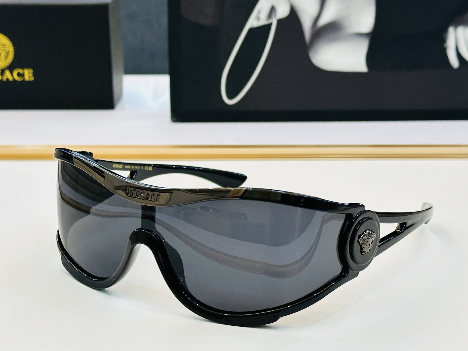 NO:367545,Fan Sijia VE4475 Size 142 mouth 0-105 It is so beautiful that it makes people very, very heart-warming b face effect is simply beautiful. Official website synchronous glasses sunglasses, sunglasses, glasses, versace19860909范思家 VE4475 Size 142口0-105 真心美的让人非常非常心动 b上脸效果简直美翻了 官网同步眼镜墨镜太阳镜,眼镜,versace,glasses