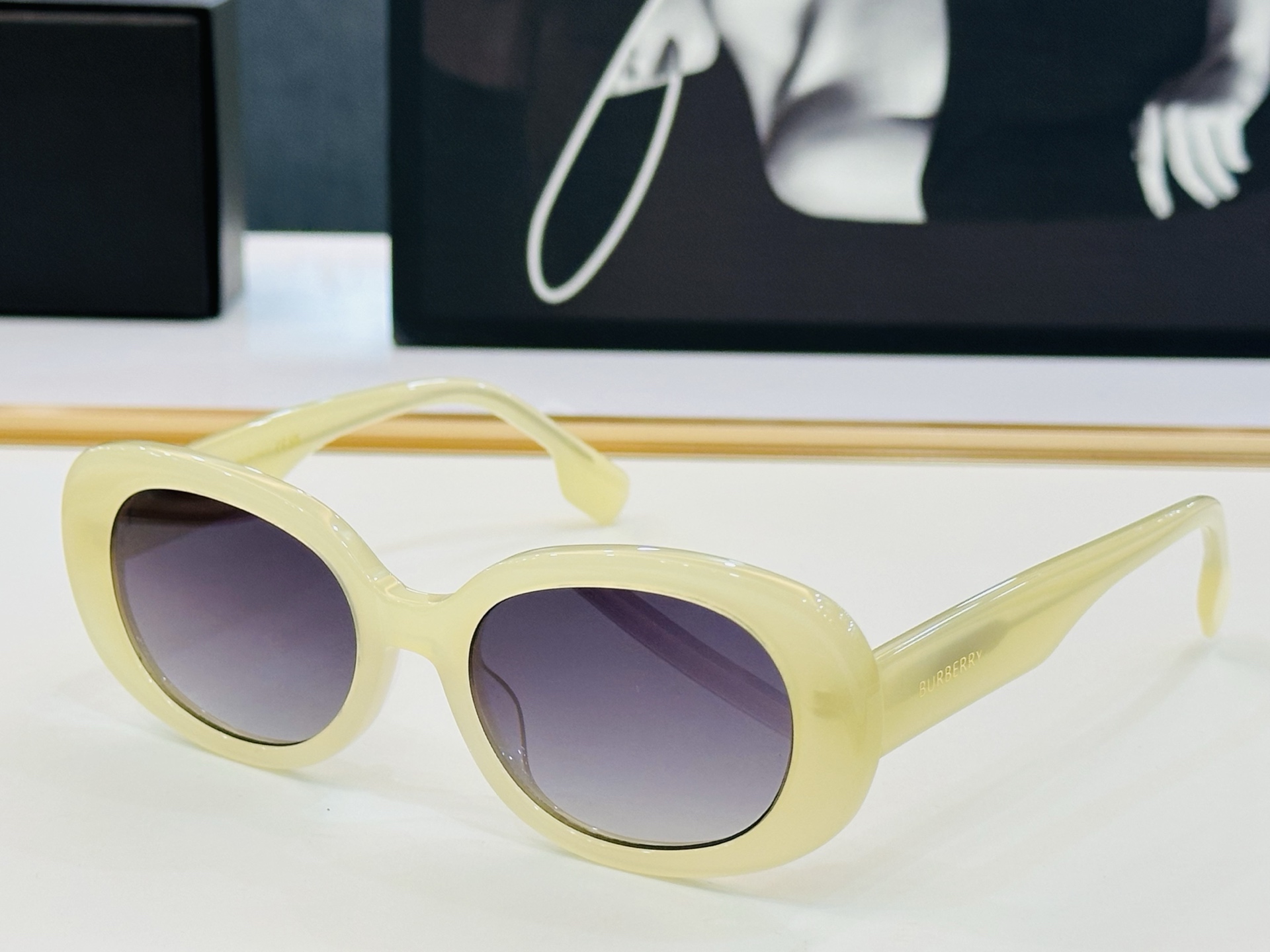 高品质✨BURBERR*✨ 巴家 BE4339    Size：54口19-145 女款太阳眼镜得意 愉