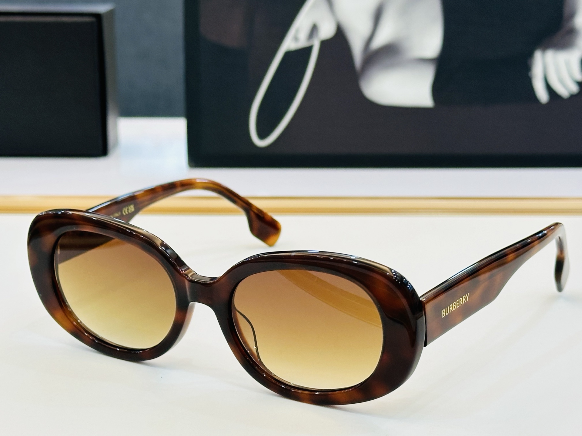 高品质✨BURBERR*✨ 巴家 BE4339    Size：54口19-145 女款太阳眼镜得意 愉