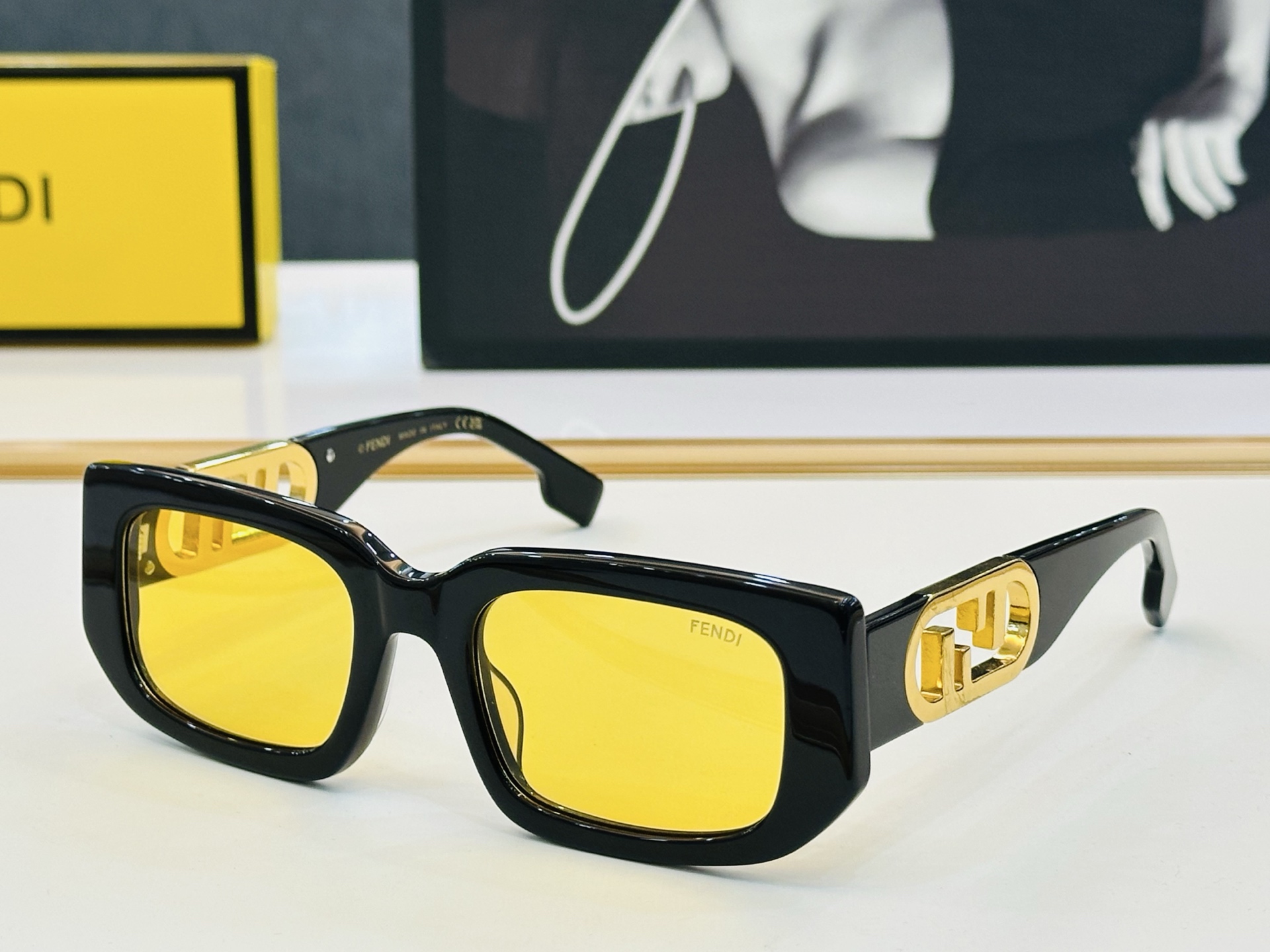 。新款FEND* FE8362  Size：54口22-145  🎁芬家 😀👏时尚经典  D太阳镜 
