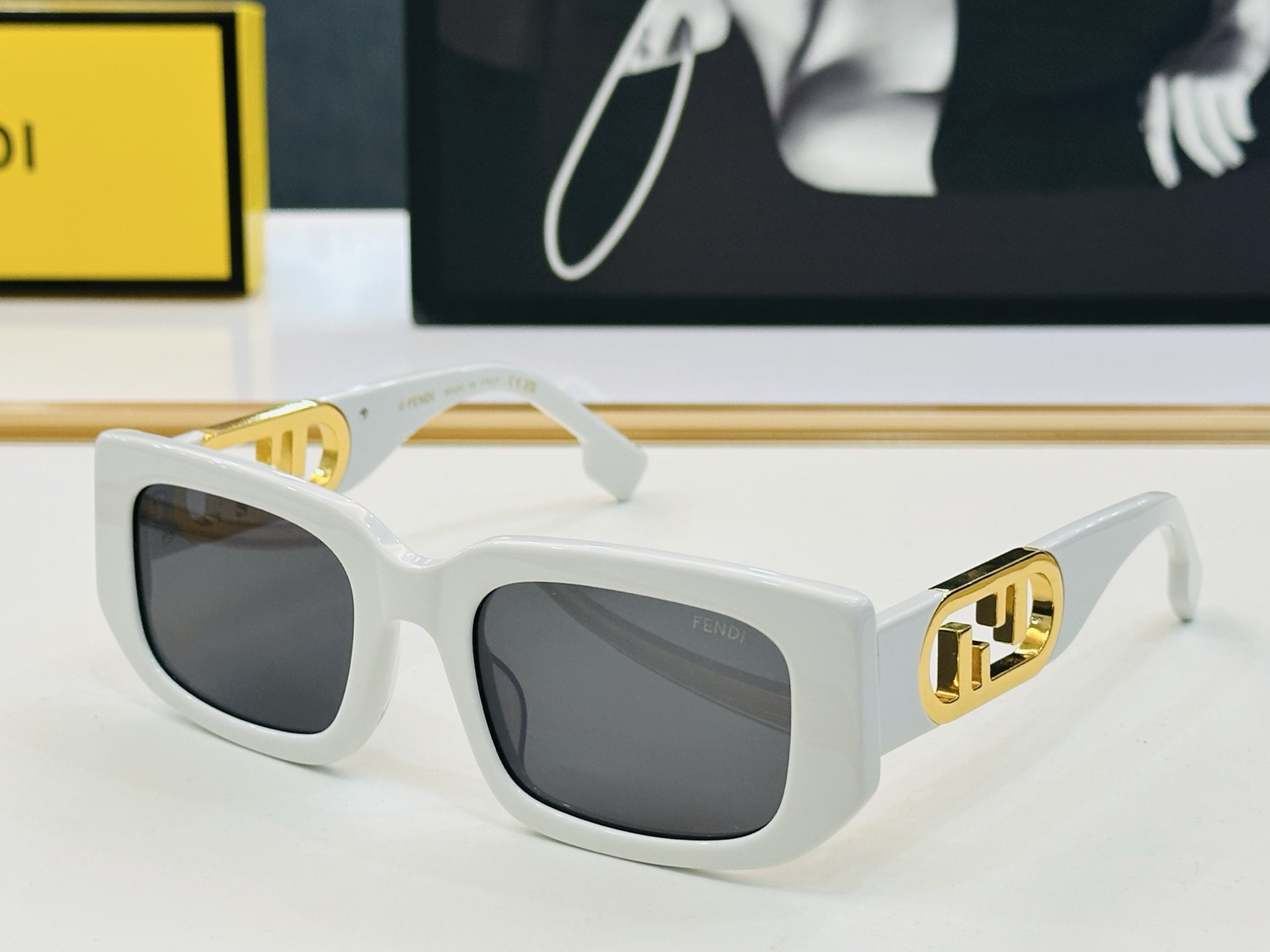 。新款FEND* FE8362  Size：54口22-145  🎁芬家 😀👏时尚经典  D太阳镜 
