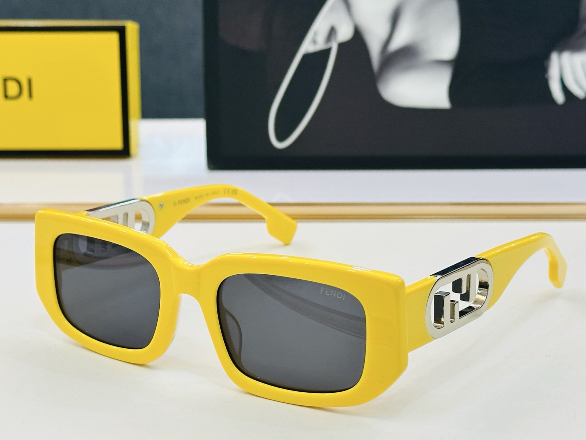 。新款FEND* FE8362  Size：54口22-145  🎁芬家 😀👏时尚经典  D太阳镜 
