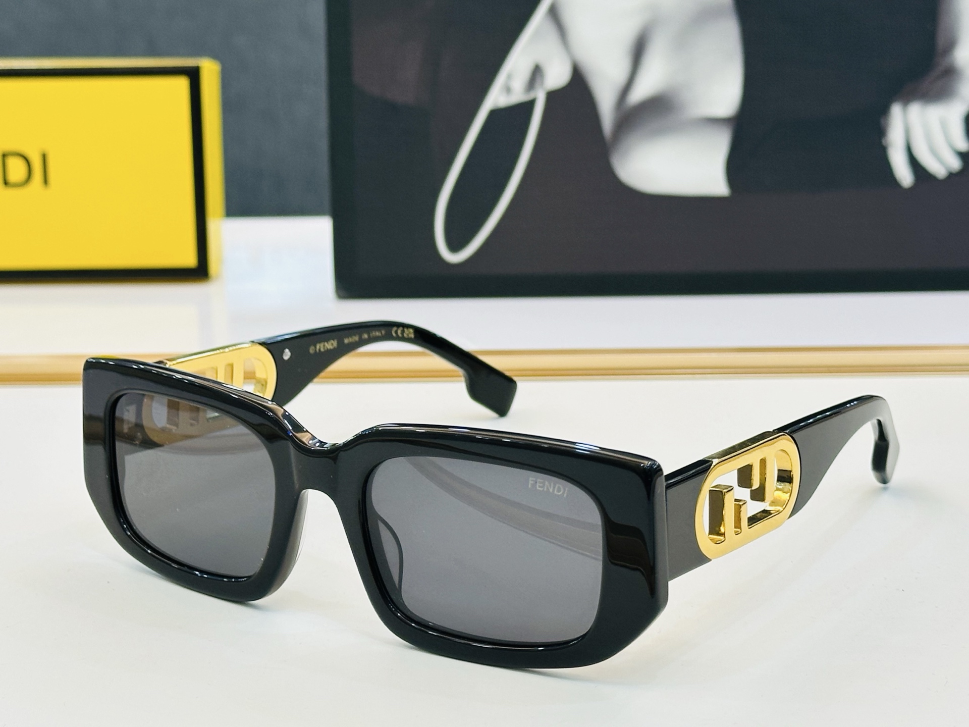 。新款FEND* FE8362  Size：54口22-145  🎁芬家 😀👏时尚经典  D太阳镜 
