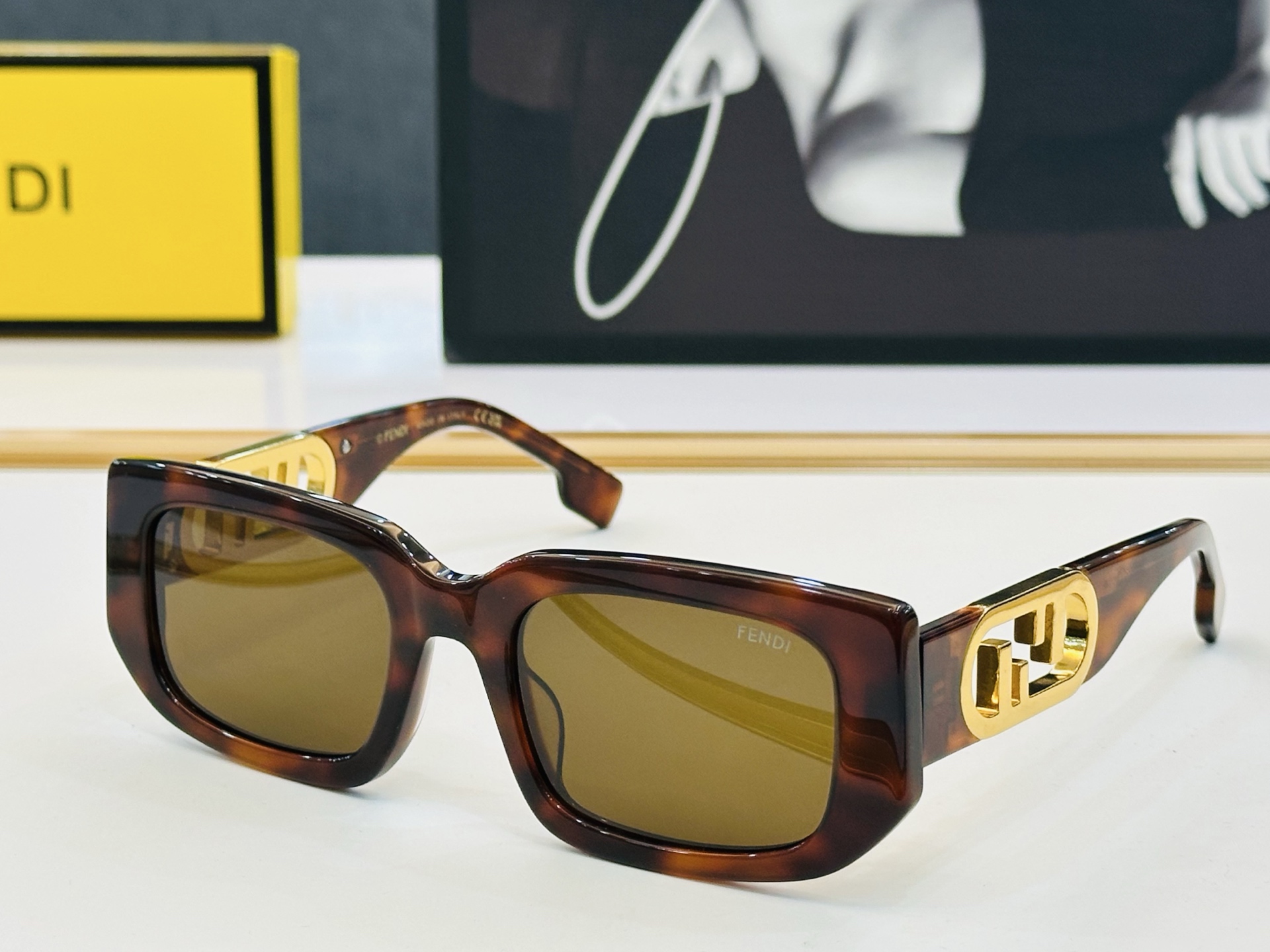 。新款FEND* FE8362  Size：54口22-145  🎁芬家 😀👏时尚经典  D太阳镜 
