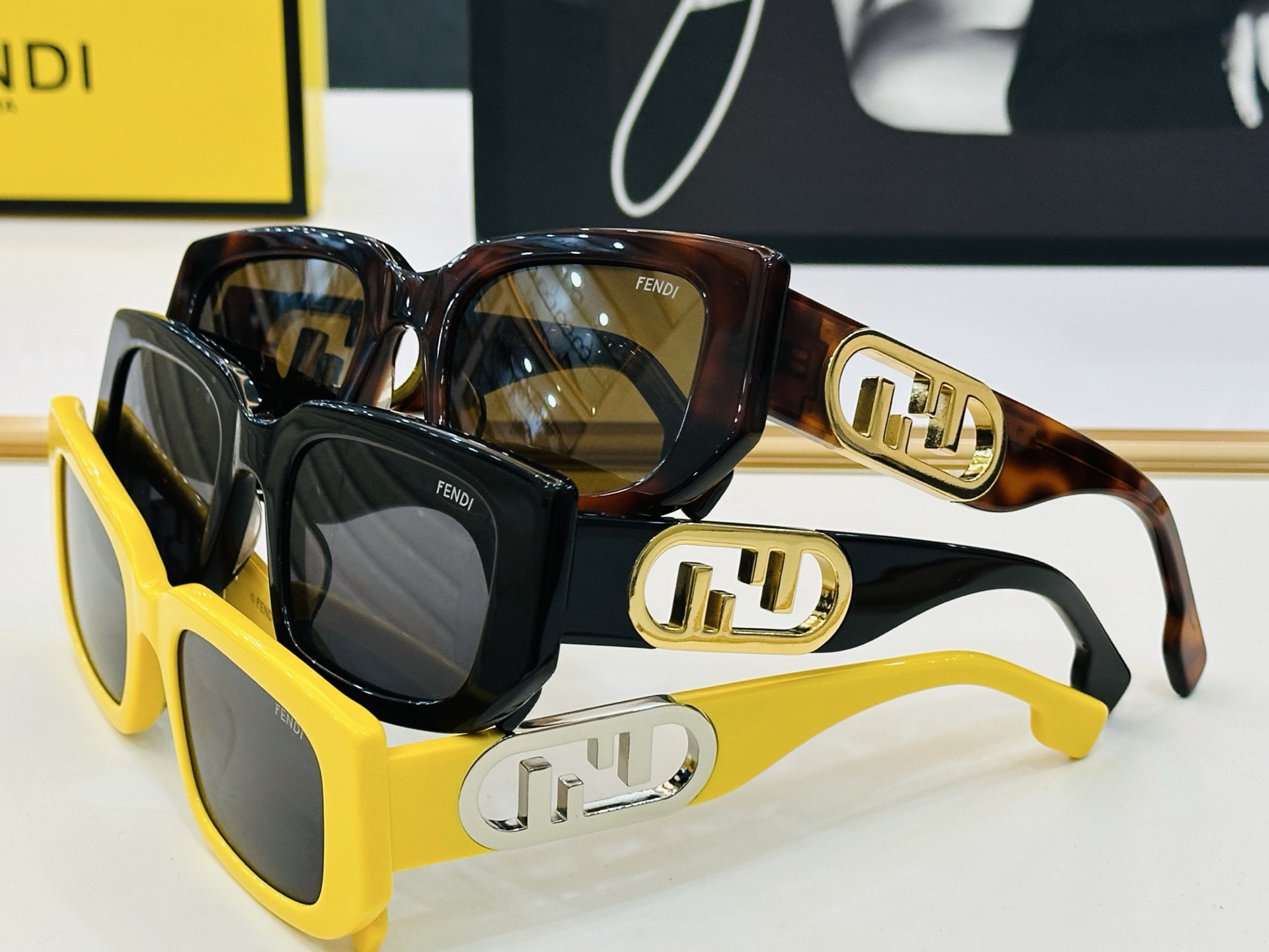 。新款FEND* FE8362  Size：54口22-145  🎁芬家 😀👏时尚经典  D太阳镜 
