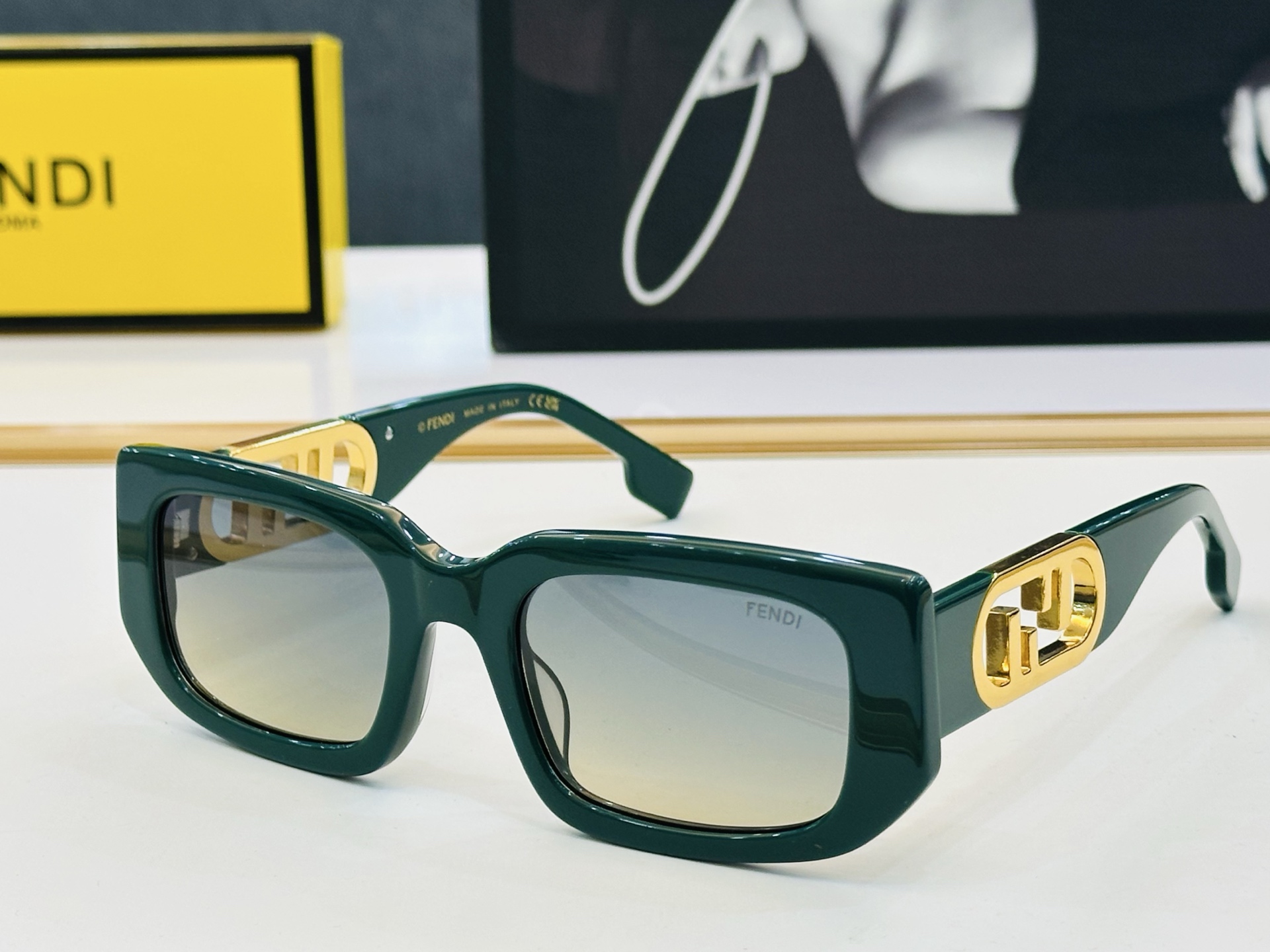 。新款FEND* FE8362  Size：54口22-145  🎁芬家 😀👏时尚经典  D太阳镜 
