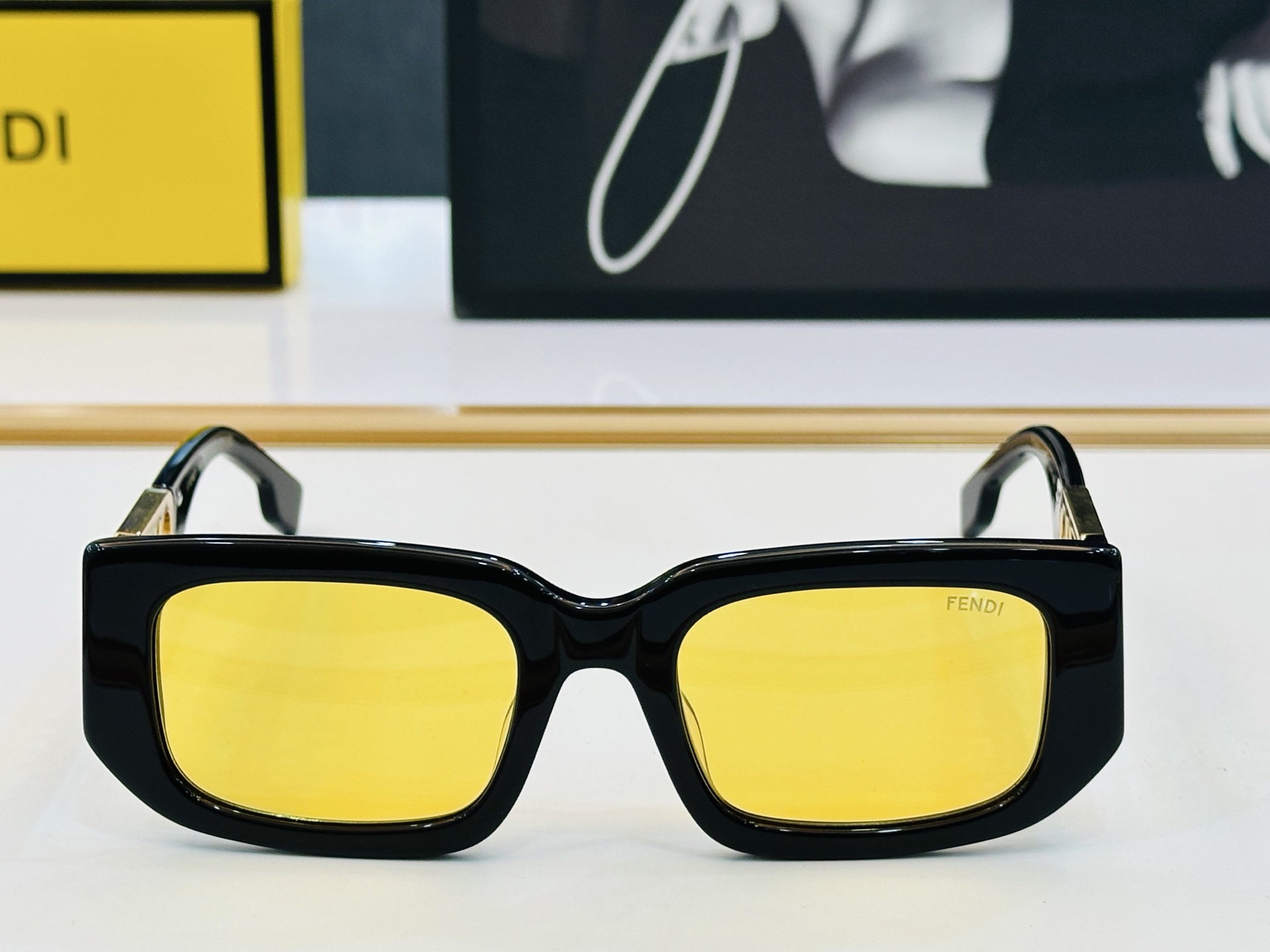 。新款FEND* FE8362  Size：54口22-145  🎁芬家 😀👏时尚经典  D太阳镜 
