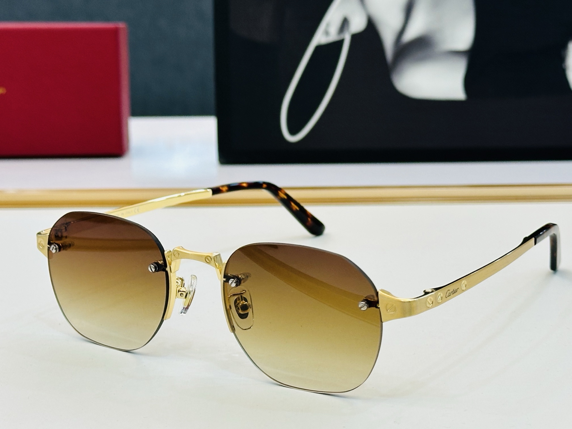 Cartie* 卡家 太阳镜 CT0564O Size：55口18-145 电镀工艺精湛气质十足！Z男女