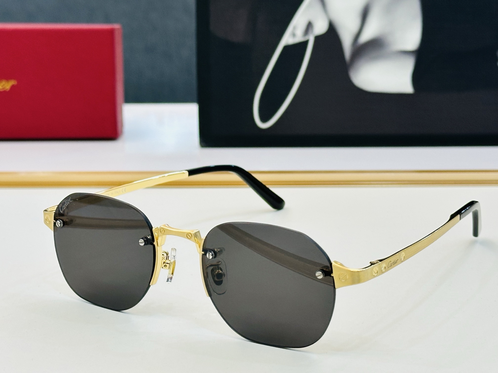 Cartie* 卡家 太阳镜 CT0564O Size：55口18-145 电镀工艺精湛气质十足！Z男女