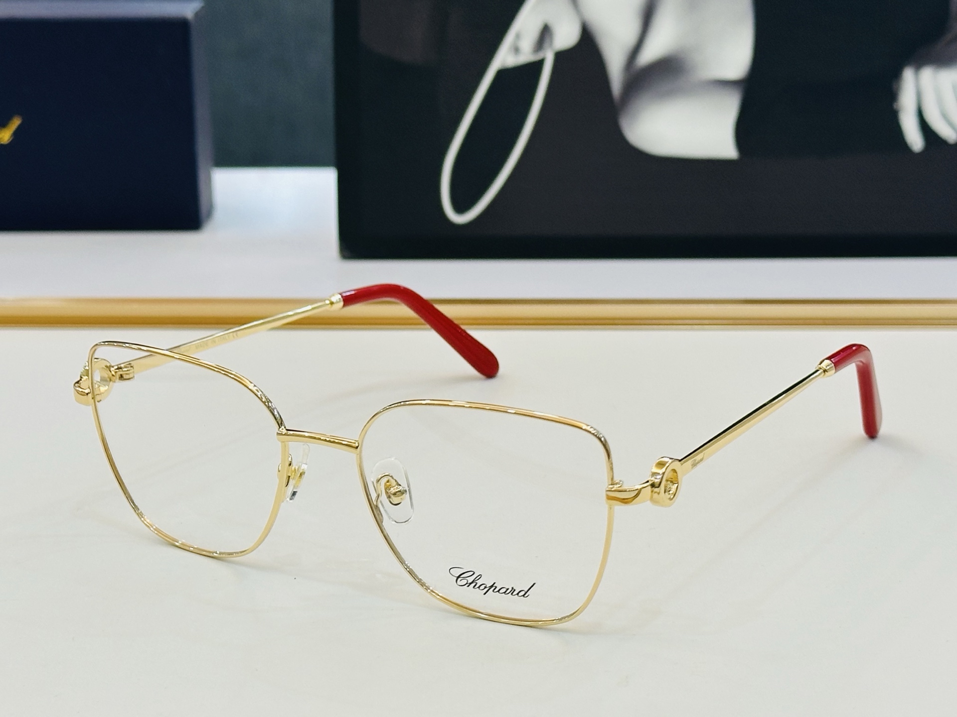 原版 ChoPard肖邦 MODEL VCHL59S Size：54口18-145  以现代时尚的设计风