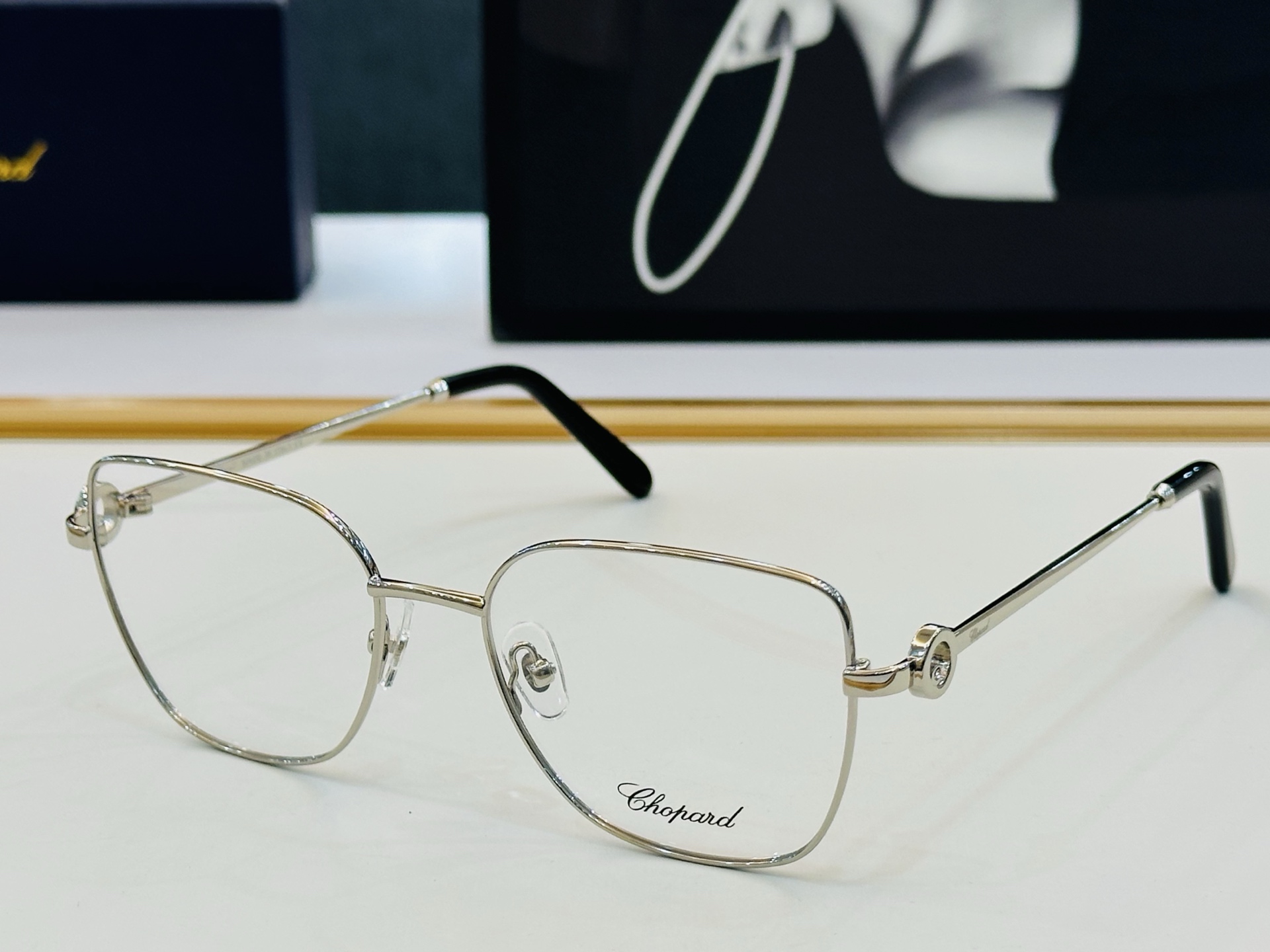 原版 ChoPard肖邦 MODEL VCHL59S Size：54口18-145  以现代时尚的设计风