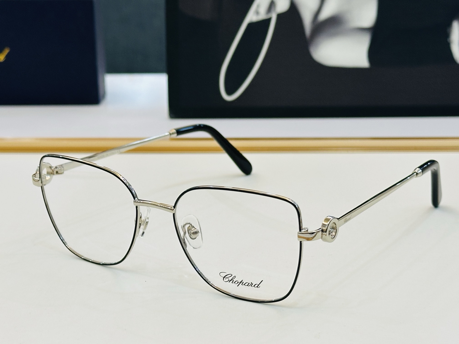 原版 ChoPard肖邦 MODEL VCHL59S Size：54口18-145  以现代时尚的设计风