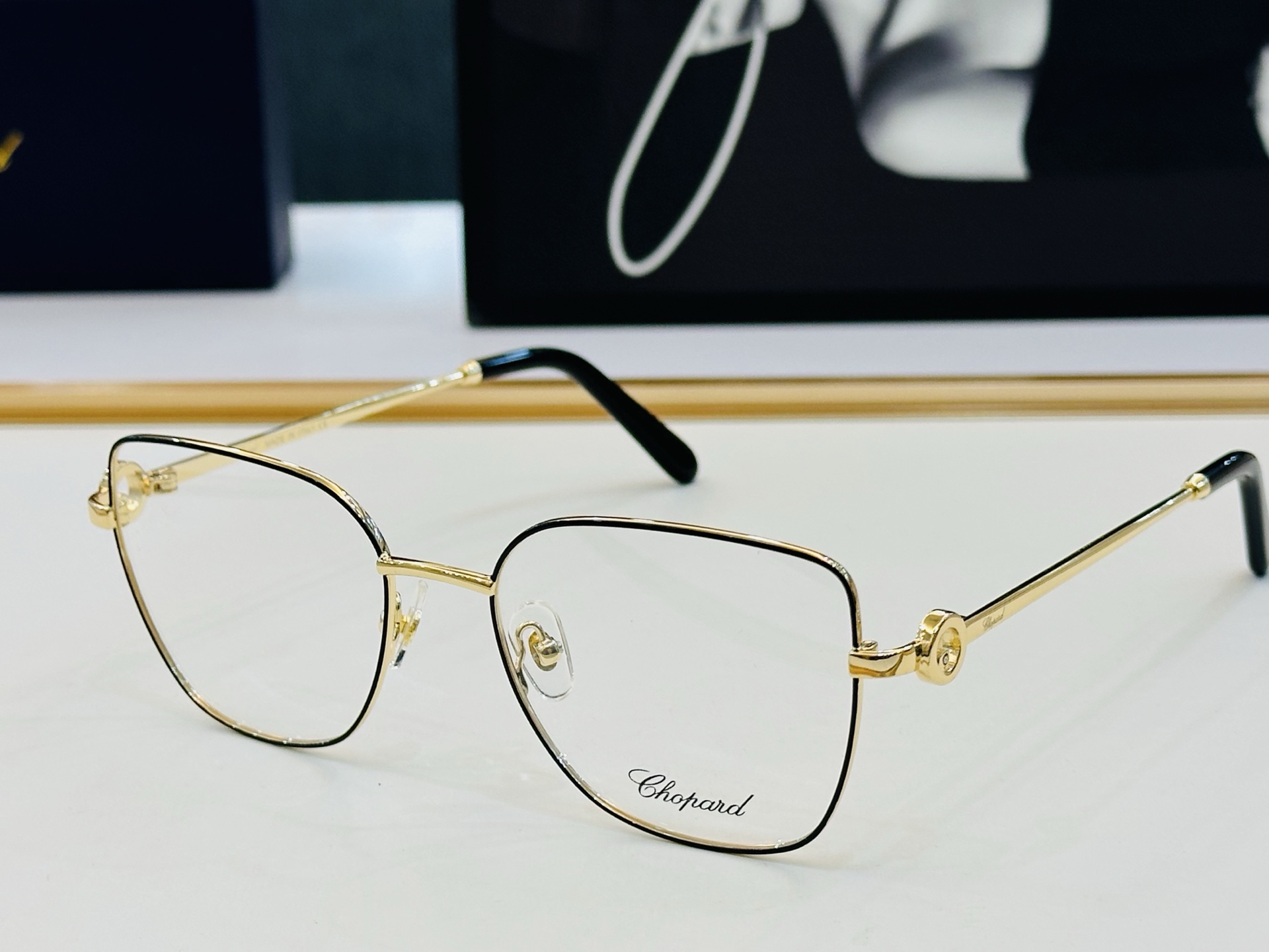 原版 ChoPard肖邦 MODEL VCHL59S Size：54口18-145  以现代时尚的设计风