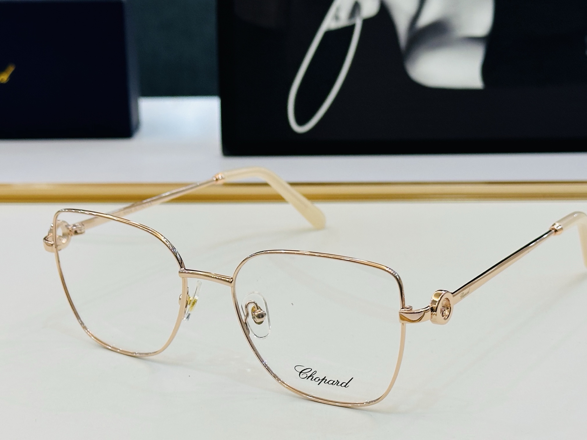 原版 ChoPard肖邦 MODEL VCHL59S Size：54口18-145  以现代时尚的设计风