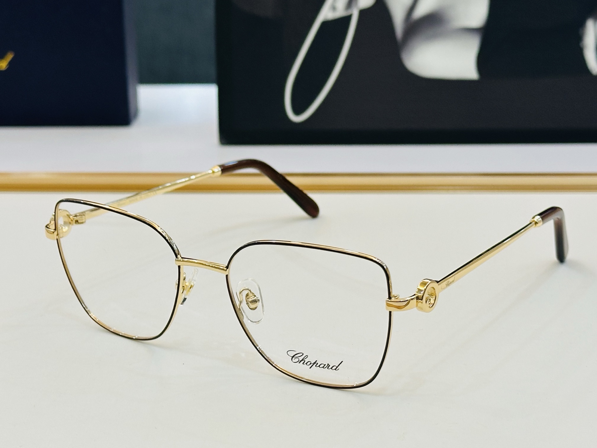 原版 ChoPard肖邦 MODEL VCHL59S Size：54口18-145  以现代时尚的设计风