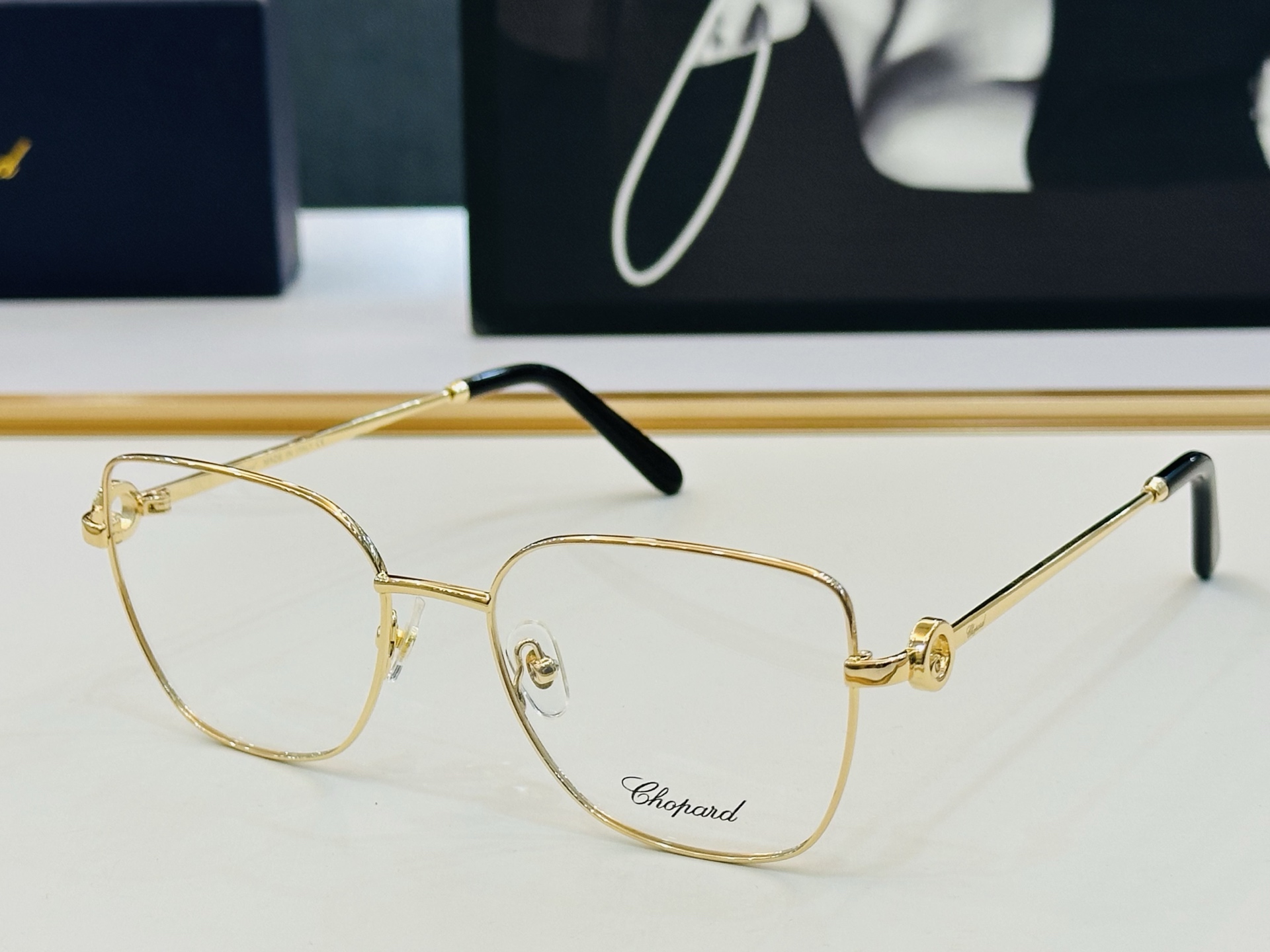 原版 ChoPard肖邦 MODEL VCHL59S Size：54口18-145  以现代时尚的设计风