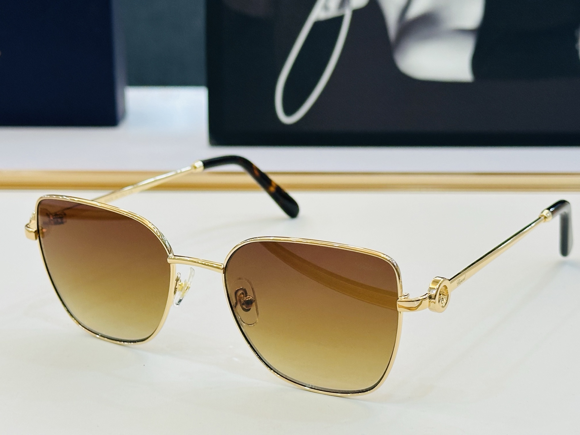 原版 ChoPard肖邦 MODEL VCHL59S Size：54口18-145  以现代时尚的设计风