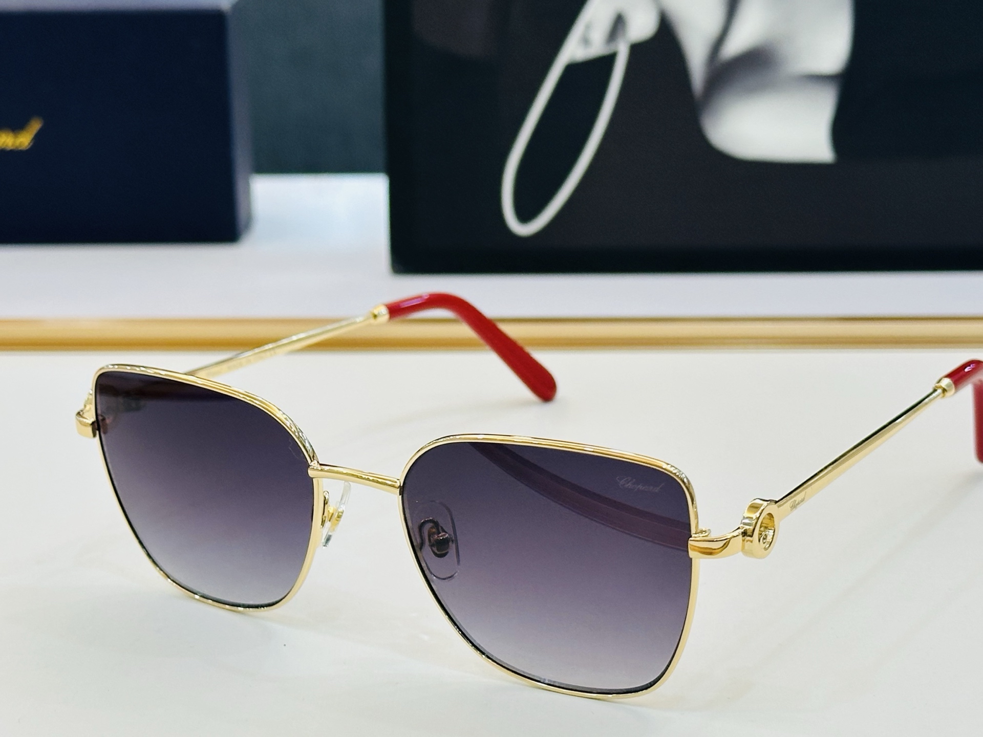 原版 ChoPard肖邦 MODEL VCHL59S Size：54口18-145  以现代时尚的设计风