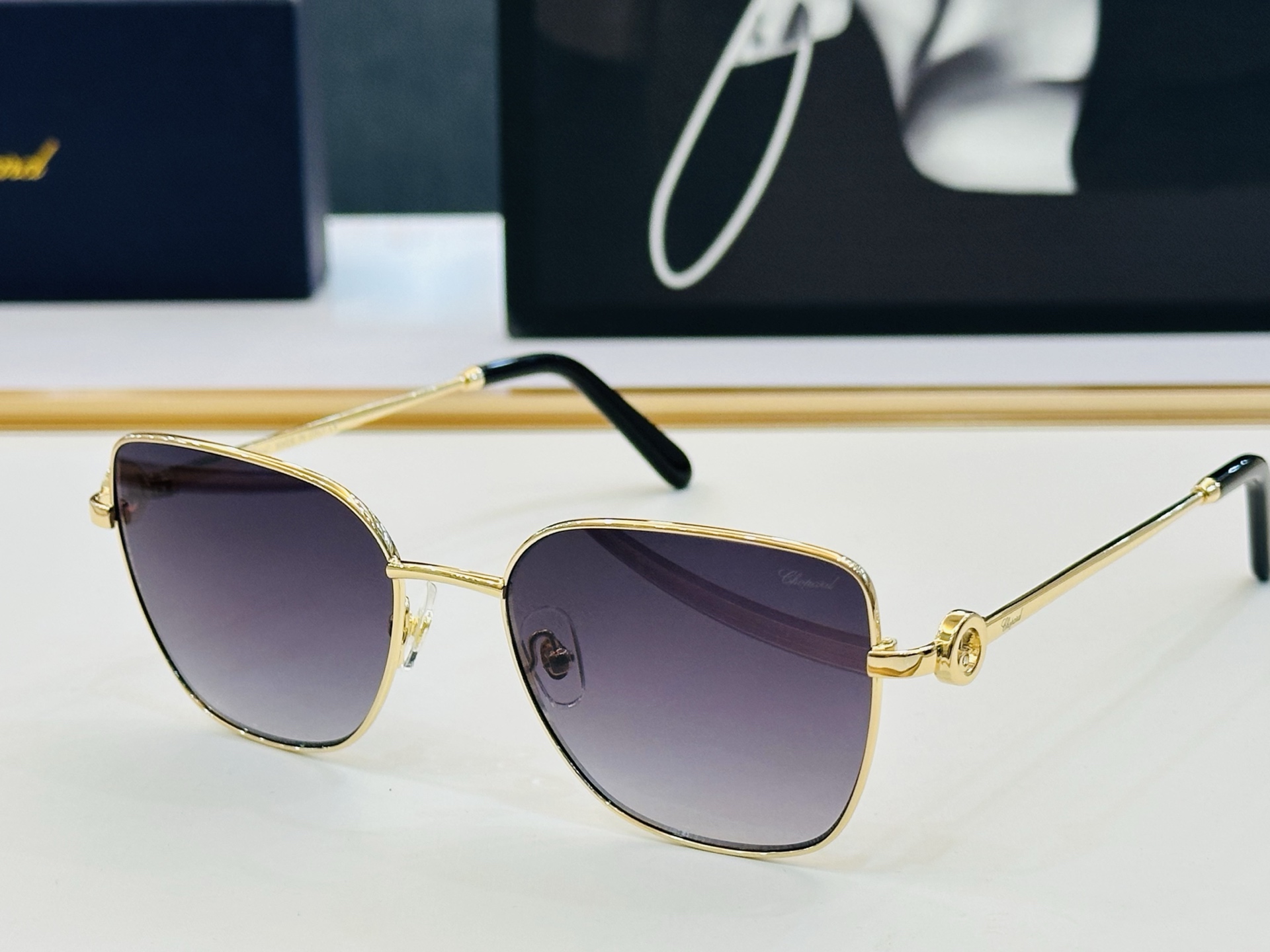 原版 ChoPard肖邦 MODEL VCHL59S Size：54口18-145  以现代时尚的设计风