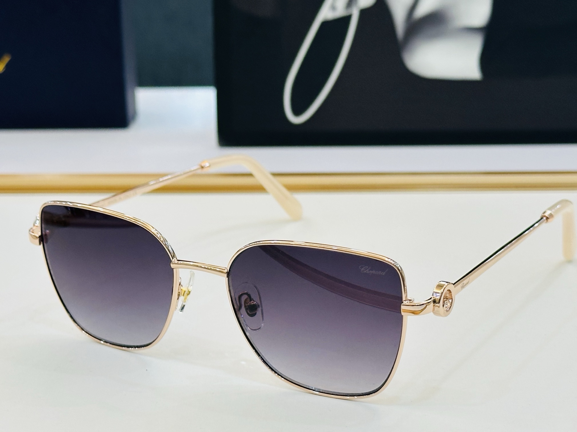 原版 ChoPard肖邦 MODEL VCHL59S Size：54口18-145  以现代时尚的设计风