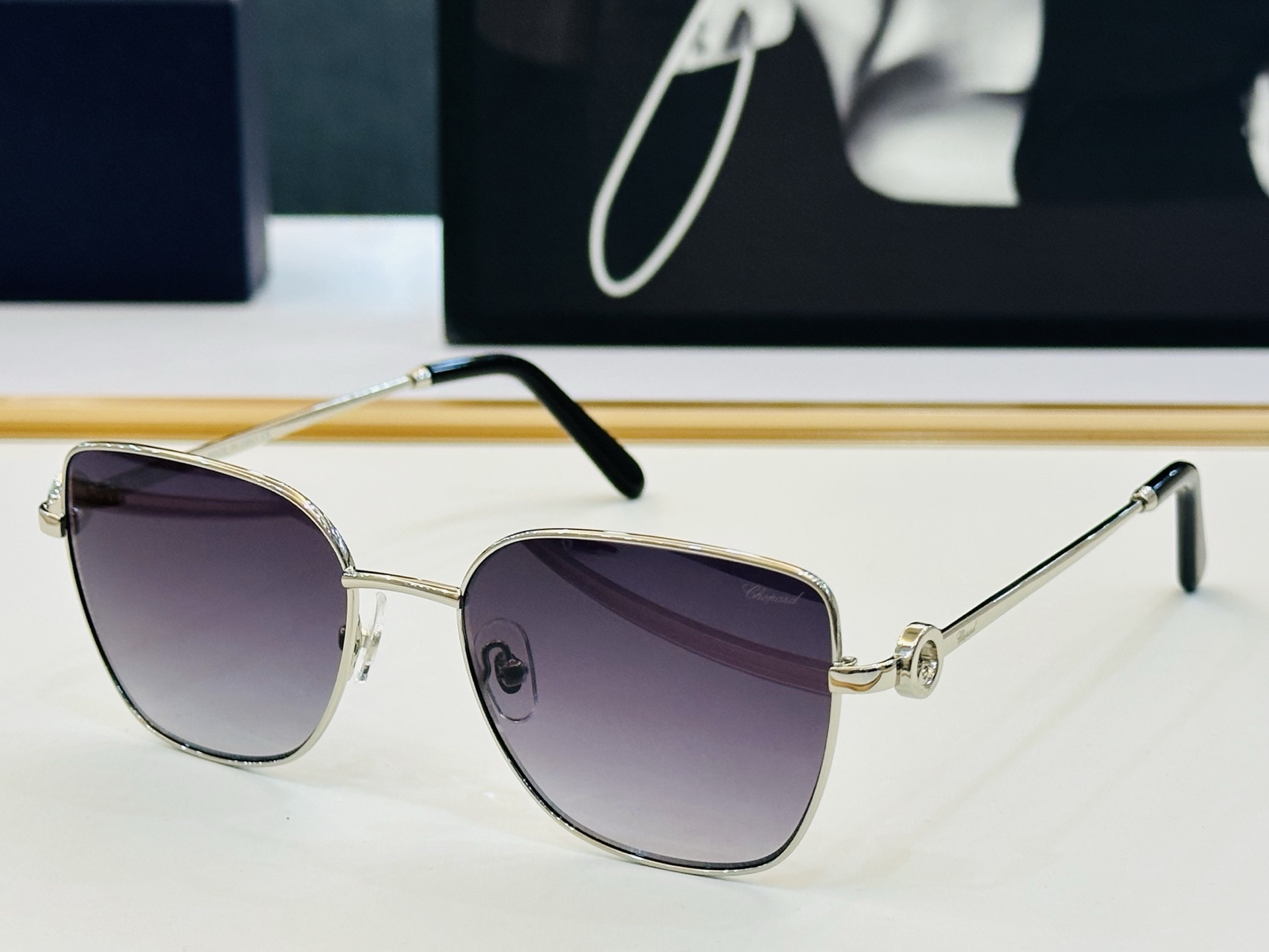 原版 ChoPard肖邦 MODEL VCHL59S Size：54口18-145  以现代时尚的设计风