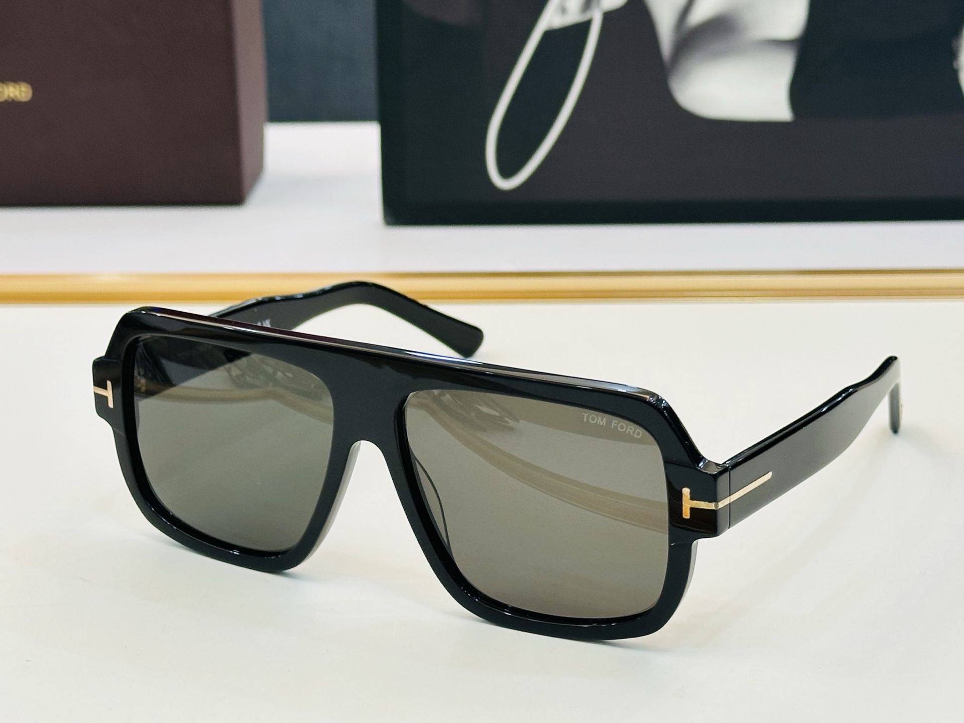 NO:368855,TOM FORD Tom's MODEL: FT0933 size58 14-140 Fashion trend L ultra-light sunglasses glasses sunglasses, glasses, tom ford19860909款 TOM FORD汤姆家 MODEL:FT0933 size58口14-140 时尚潮流 L超轻 太阳镜 眼镜墨镜太阳镜,眼镜,tom ford,glasses