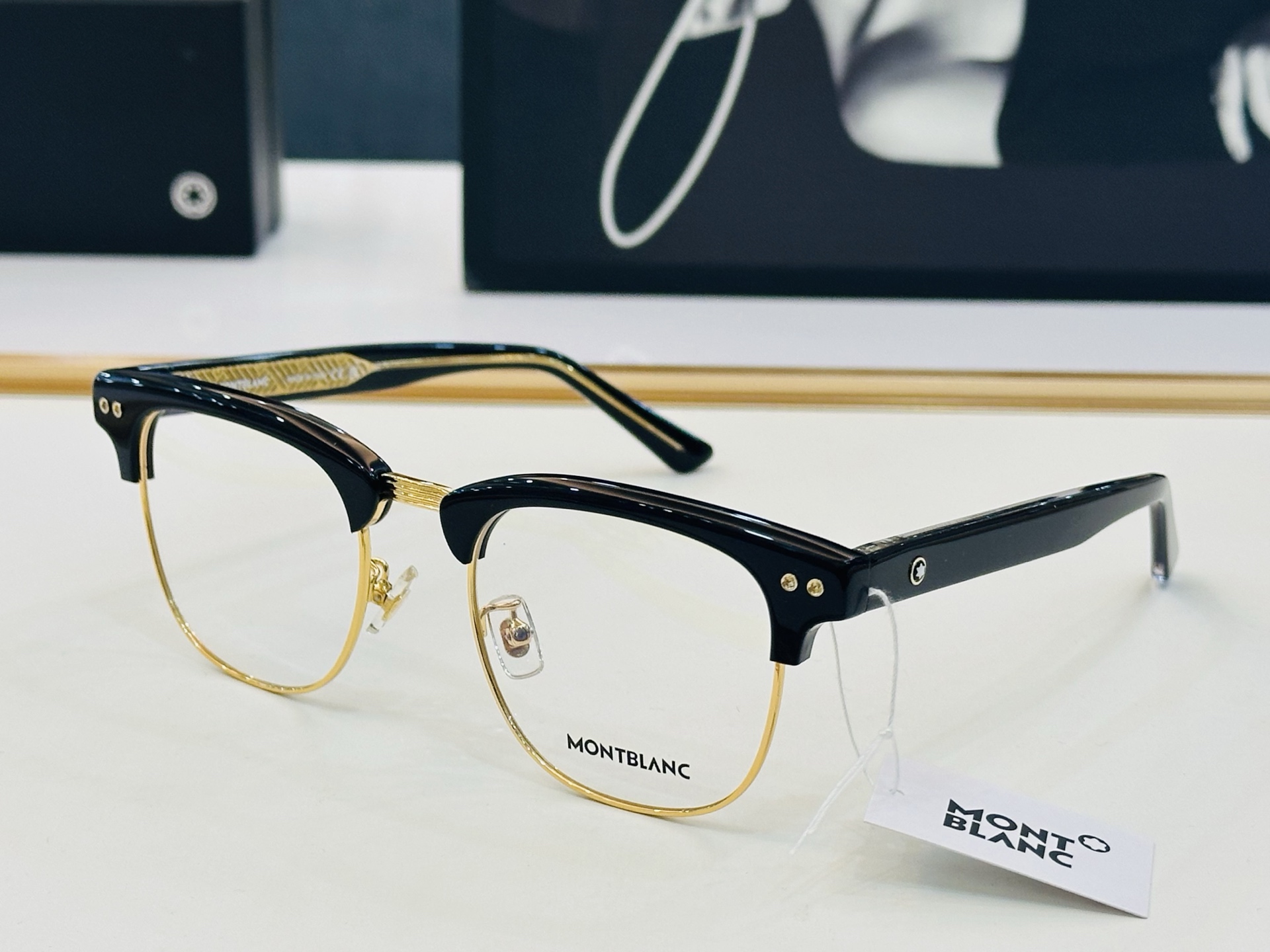 官网新品 MONTBLANC 万宝龙 MB0382S Size：52口21-150   做工精良 👍👍W