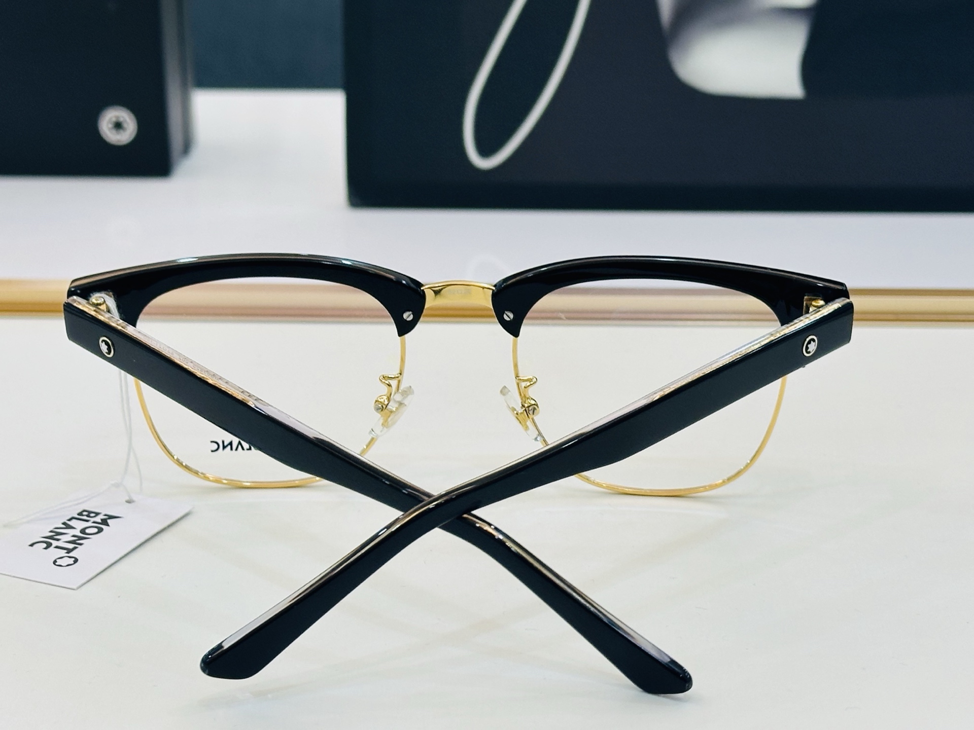 官网新品 MONTBLANC 万宝龙 MB0382S Size：52口21-150   做工精良 👍👍W