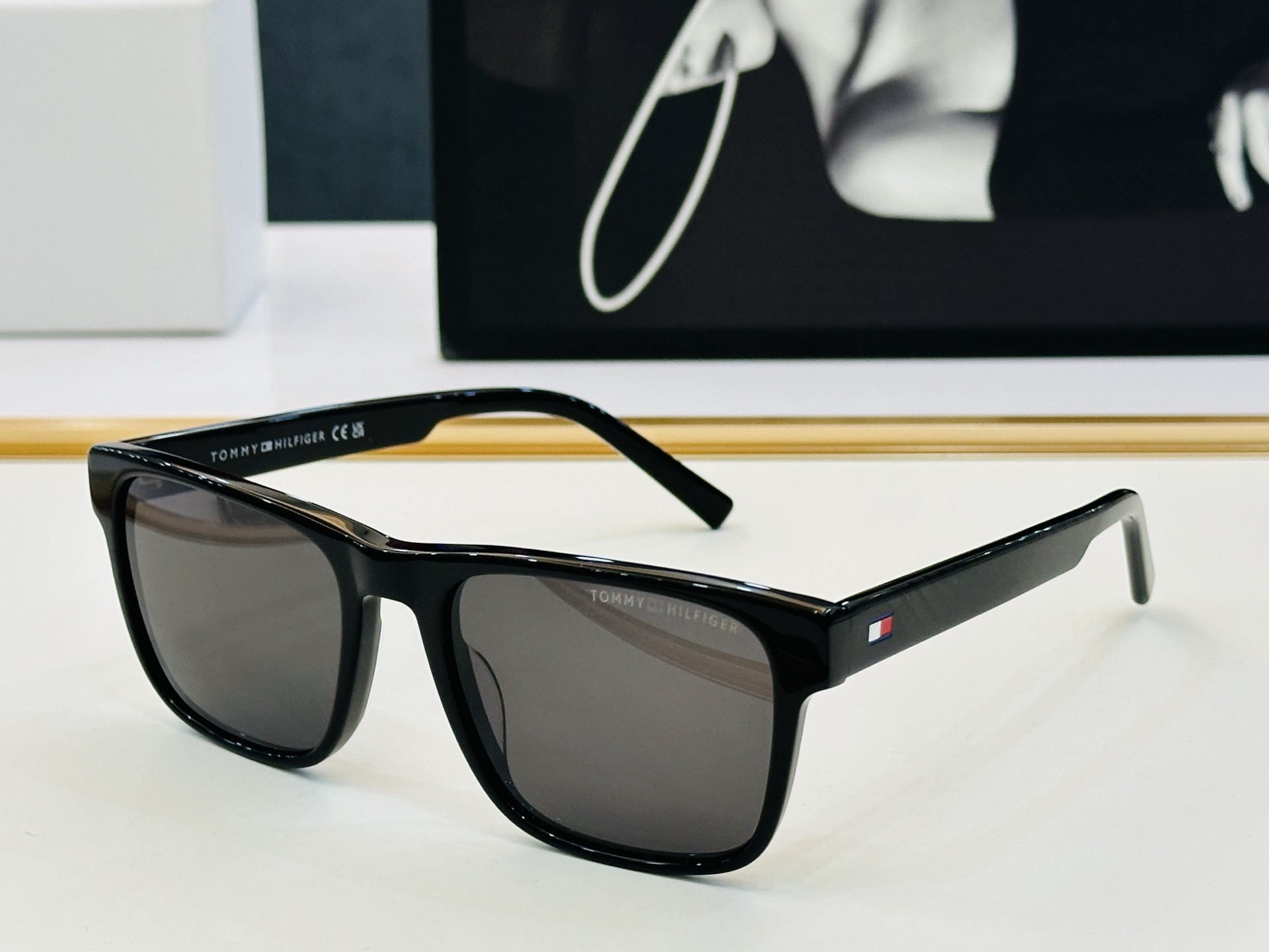 NO:368874,TOMMY HILFIGER board frame TH2144/S SIZE54 port 19-145 L simple and atmospheric glasses sunglasses, glasses, tom ford19860909官网同步发售TOMMY HILFIGER 板材框 TH2144/S SIZE54口19-145 L简单大气 眼镜墨镜太阳镜,眼镜,tom ford,glasses