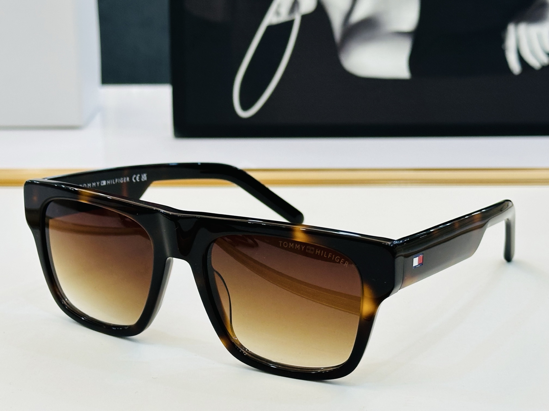 官网同步发售TOMMY HILFIGER 板材框 TH1976/S SIZE：52口19-145 L简单