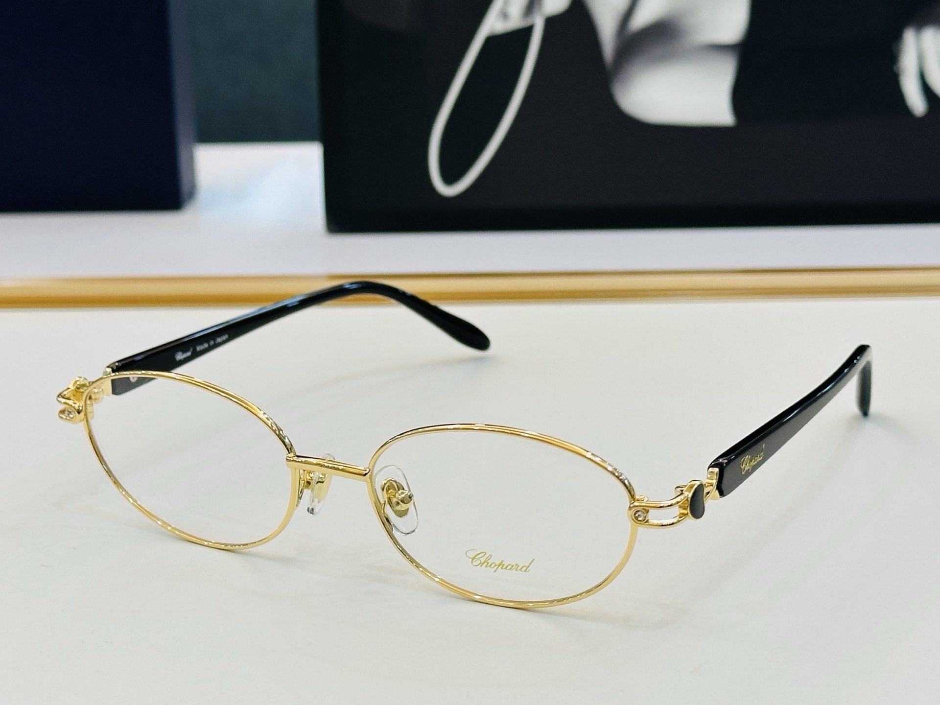 NO:368865,Original Chopard Chopin MODEL: VCHL37J Size53 17-145 In modern and fashionable design style Z light distribution frame Glasses sunglasses, glasses, chopard19860909原版 Chopard肖邦 MODEL: VCHL37J Size53口17-145 以现代时尚的设计风格 Z配光架 眼镜墨镜太阳镜,眼镜,chopard,glasses
