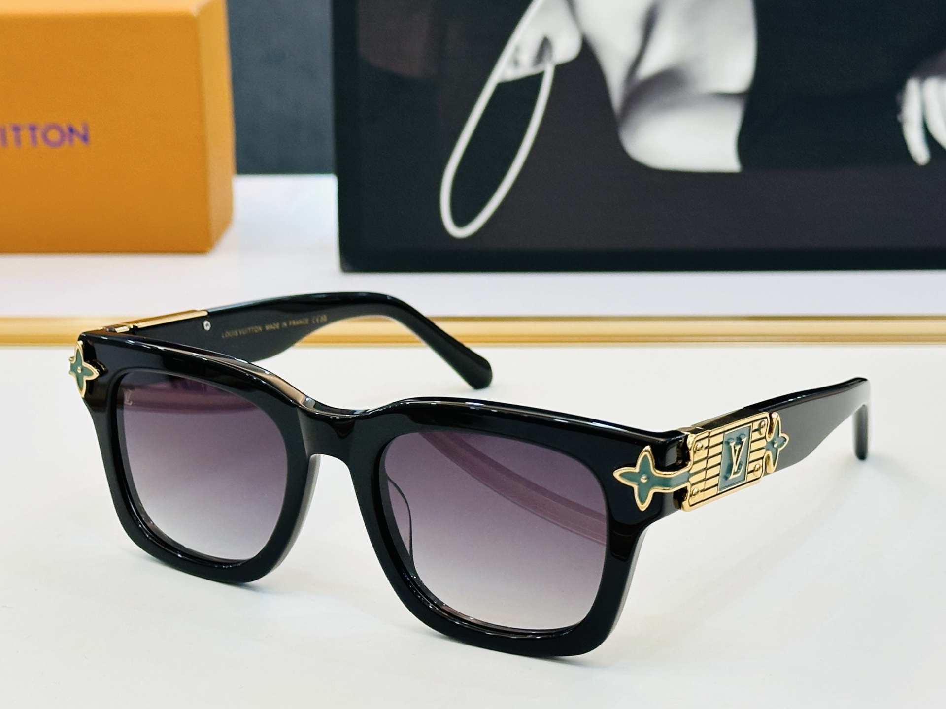 NO:368891,Louis Z2013U Size52 21-140 Vibrant Shows unique personality Shows you bm High quality Glasses Sunglasses Sunglasses, Glasses, louis vuitton19860909路易家 Z2013U Size52口21-140 充满活力的 展现独特个性展现大气的你 bm高品质 眼镜墨镜太阳镜,眼镜,louis vuitton,glasses