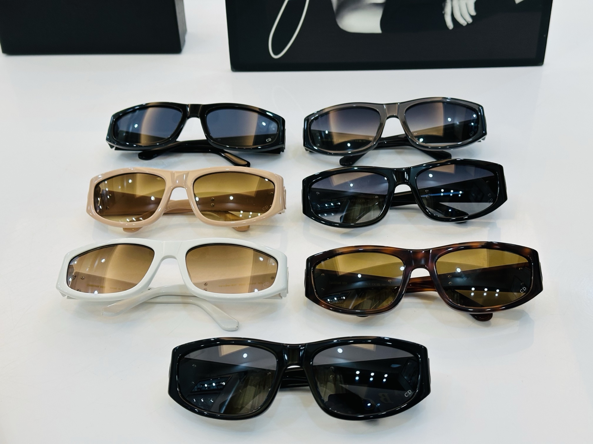 🔻DIO* S3F 迪家 Size：60口19-123 春夏款墨镜 😎🔆。。搭配镜腿精致烫字配饰 X官网