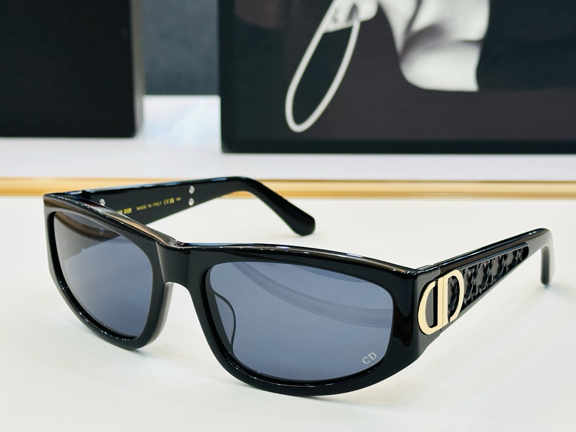 🔻DIO* S3F 迪家 Size：60口19-123 春夏款墨镜 😎🔆。。搭配镜腿精致烫字配饰 X官网